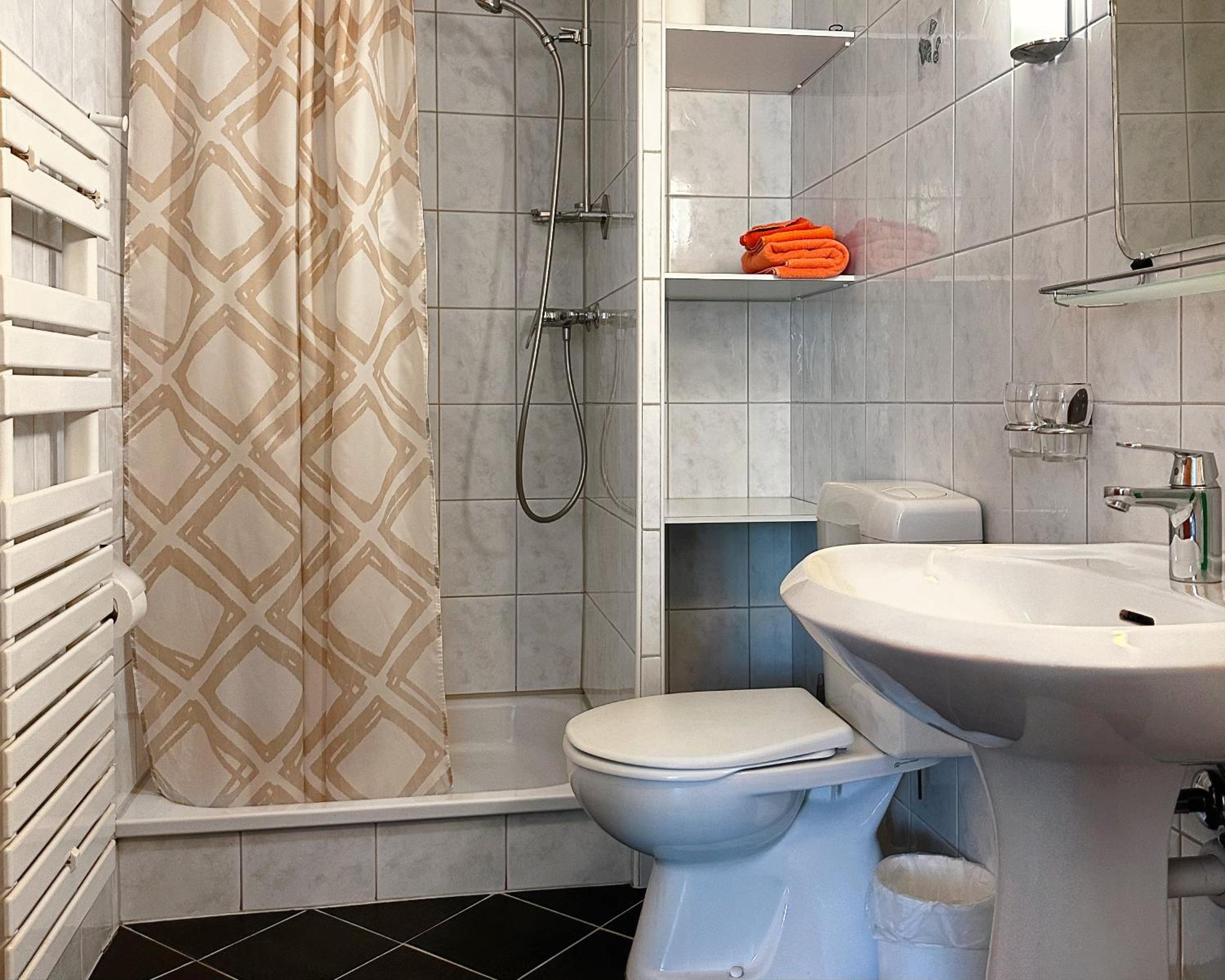 Standard Double Or Twin Room - Photo 2
