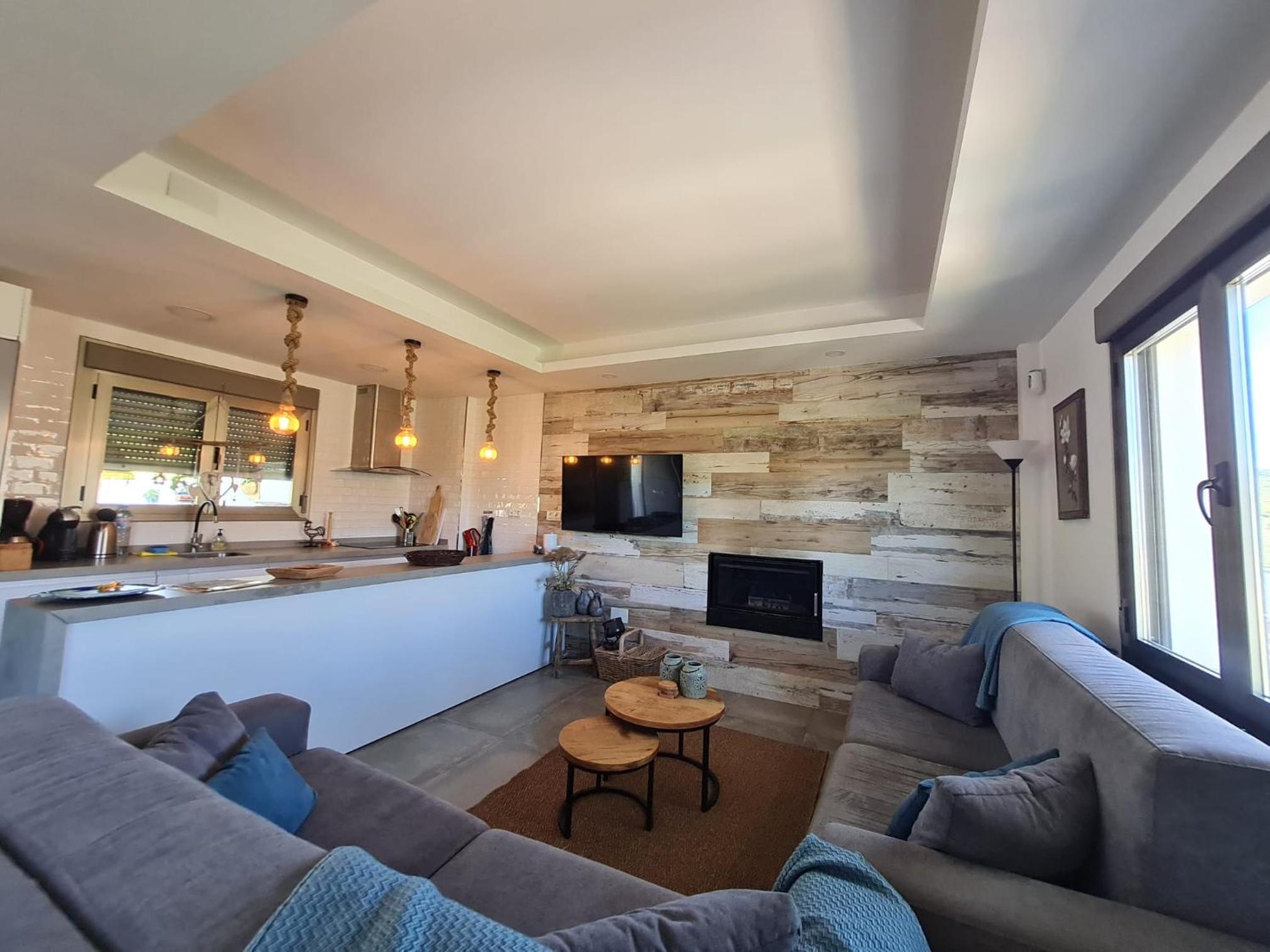 Three-Bedroom House photo 3