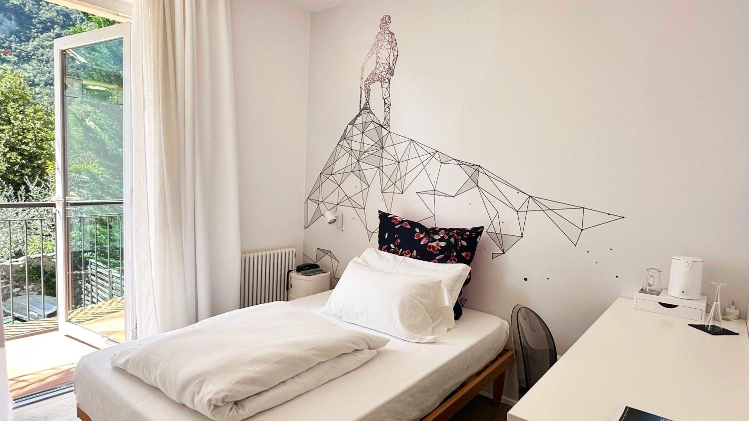 Single Room with Queen Size Bed photo 2