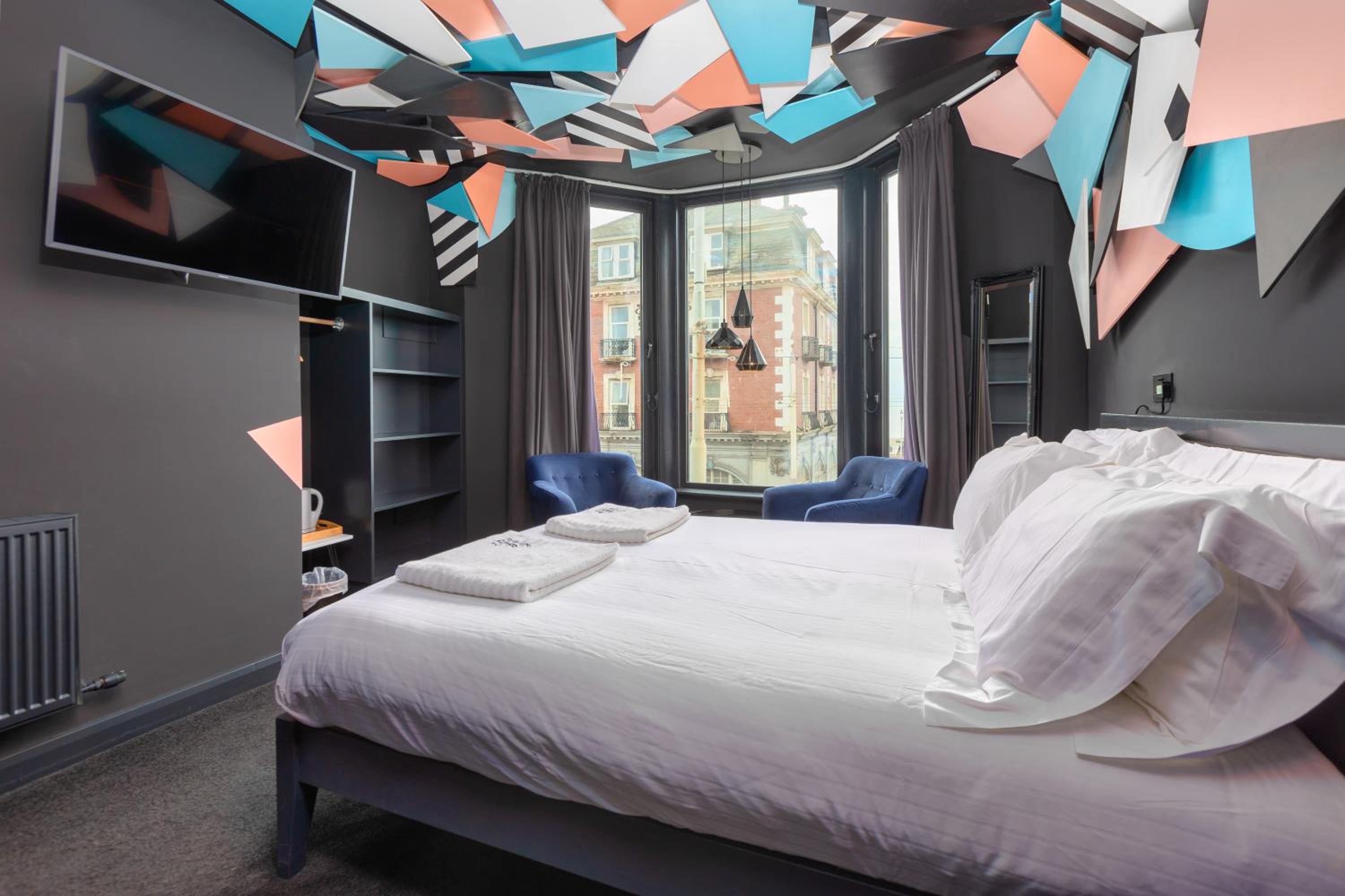 Deluxe Double Room with Sea View - Photo 4
