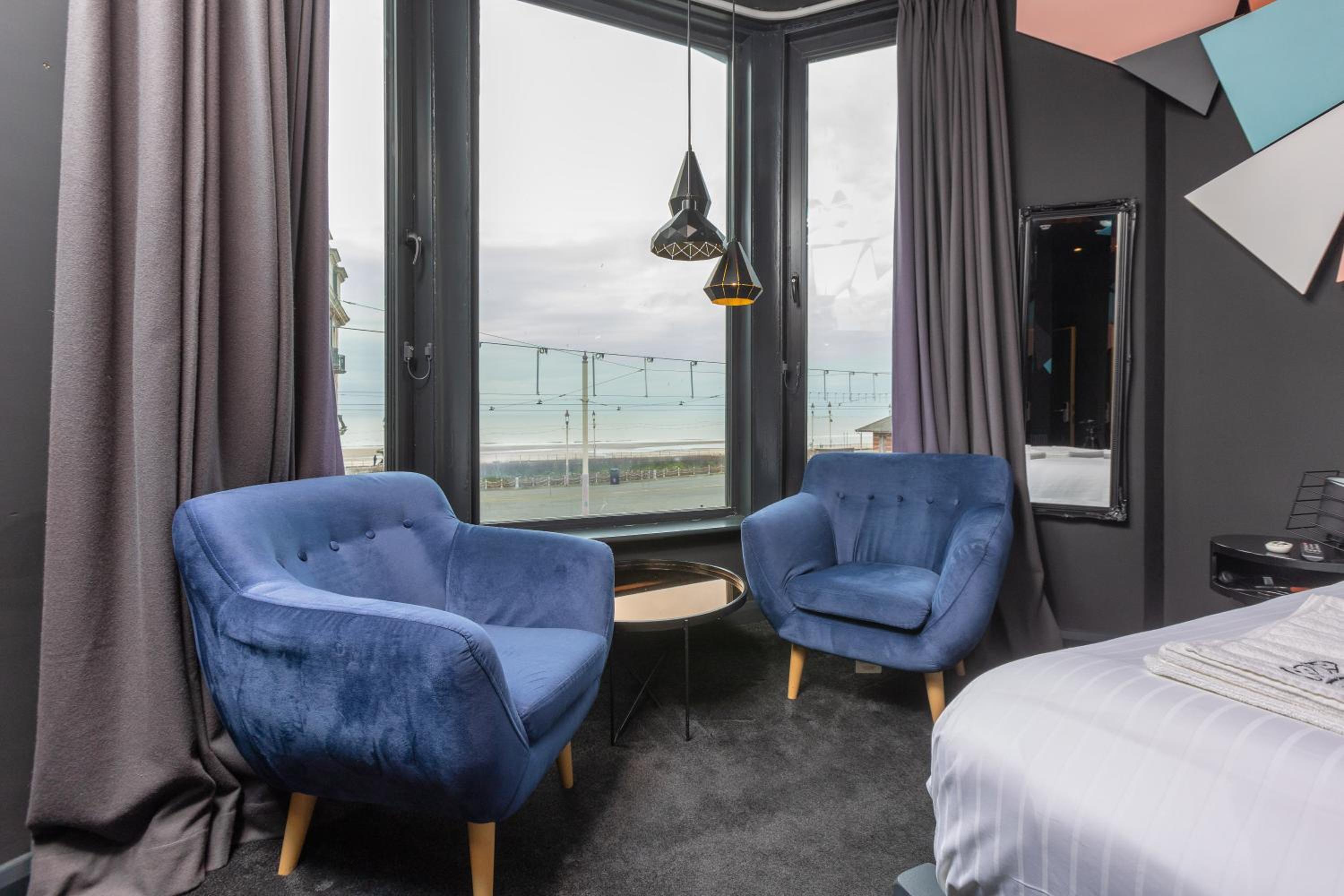 Deluxe Double Room with Sea View - Photo 3