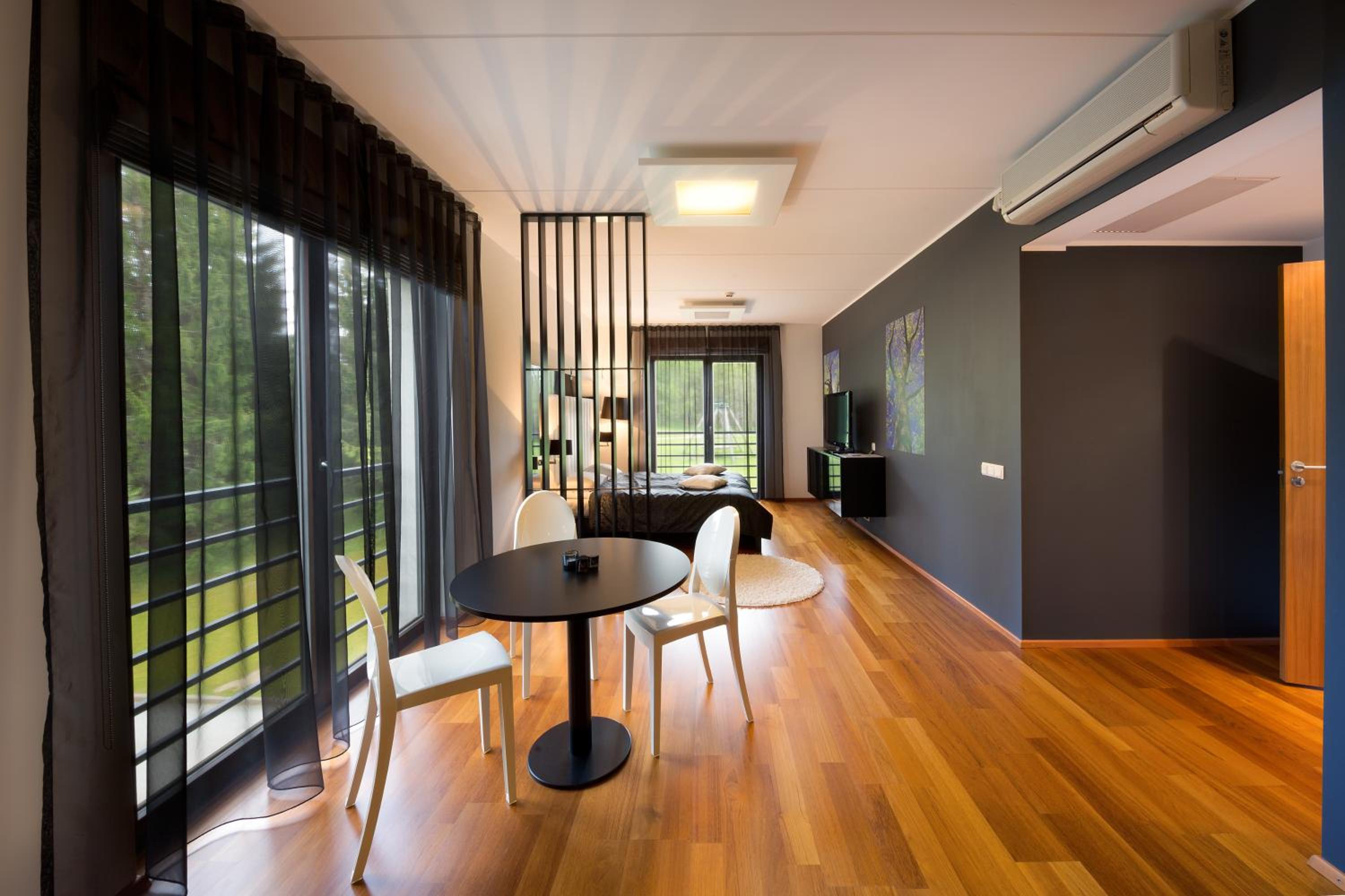 Luxury Suite - Photo 3