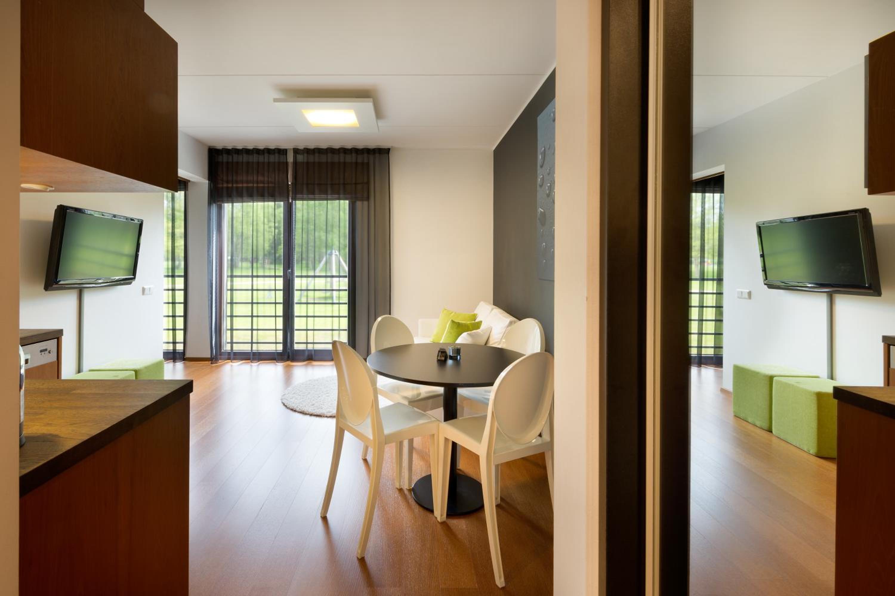 Luxury One-Bedroom Apartment - Photo 9