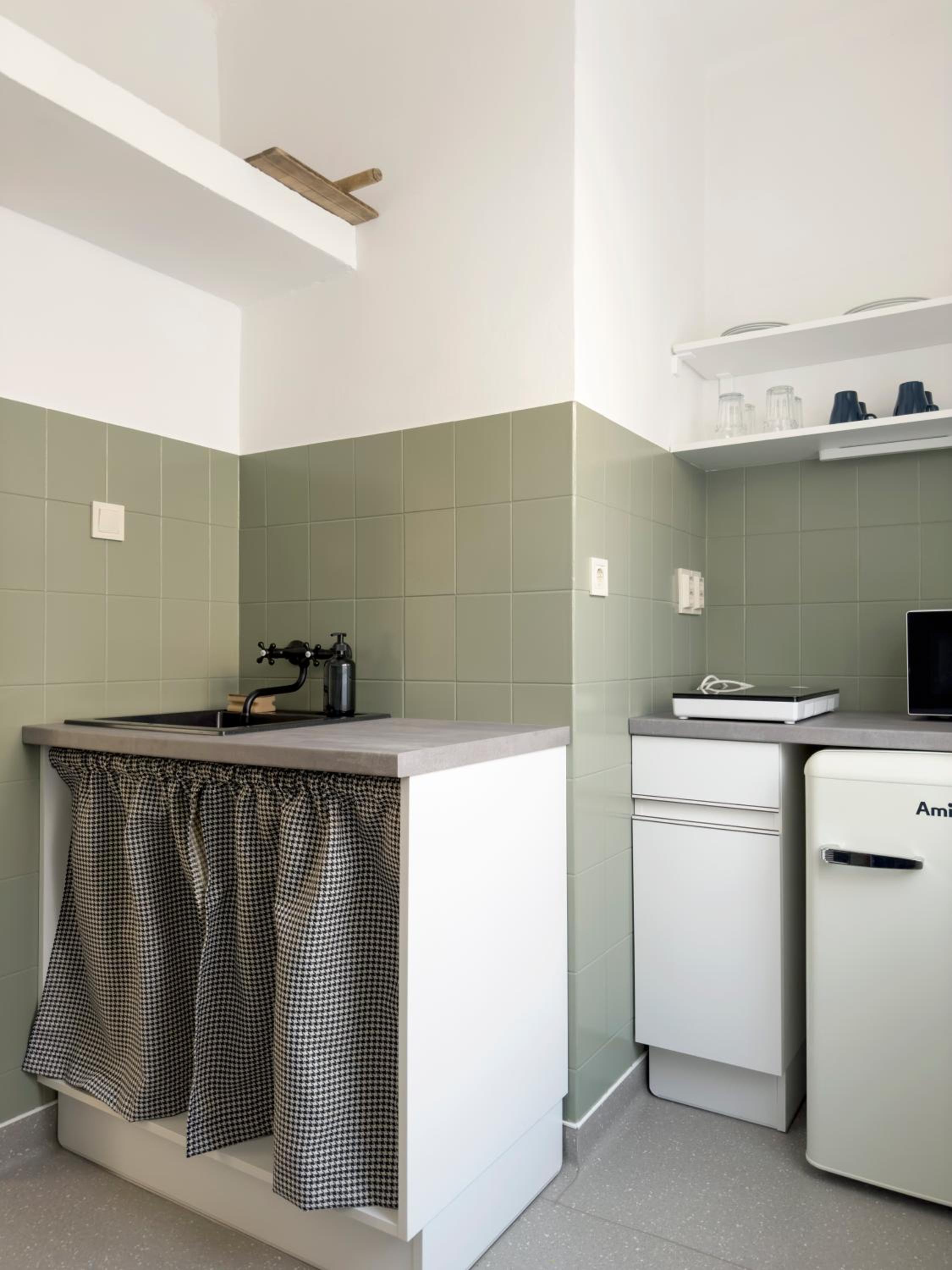 Deluxe Two-Bedroom Apartment with Garden View photo 3