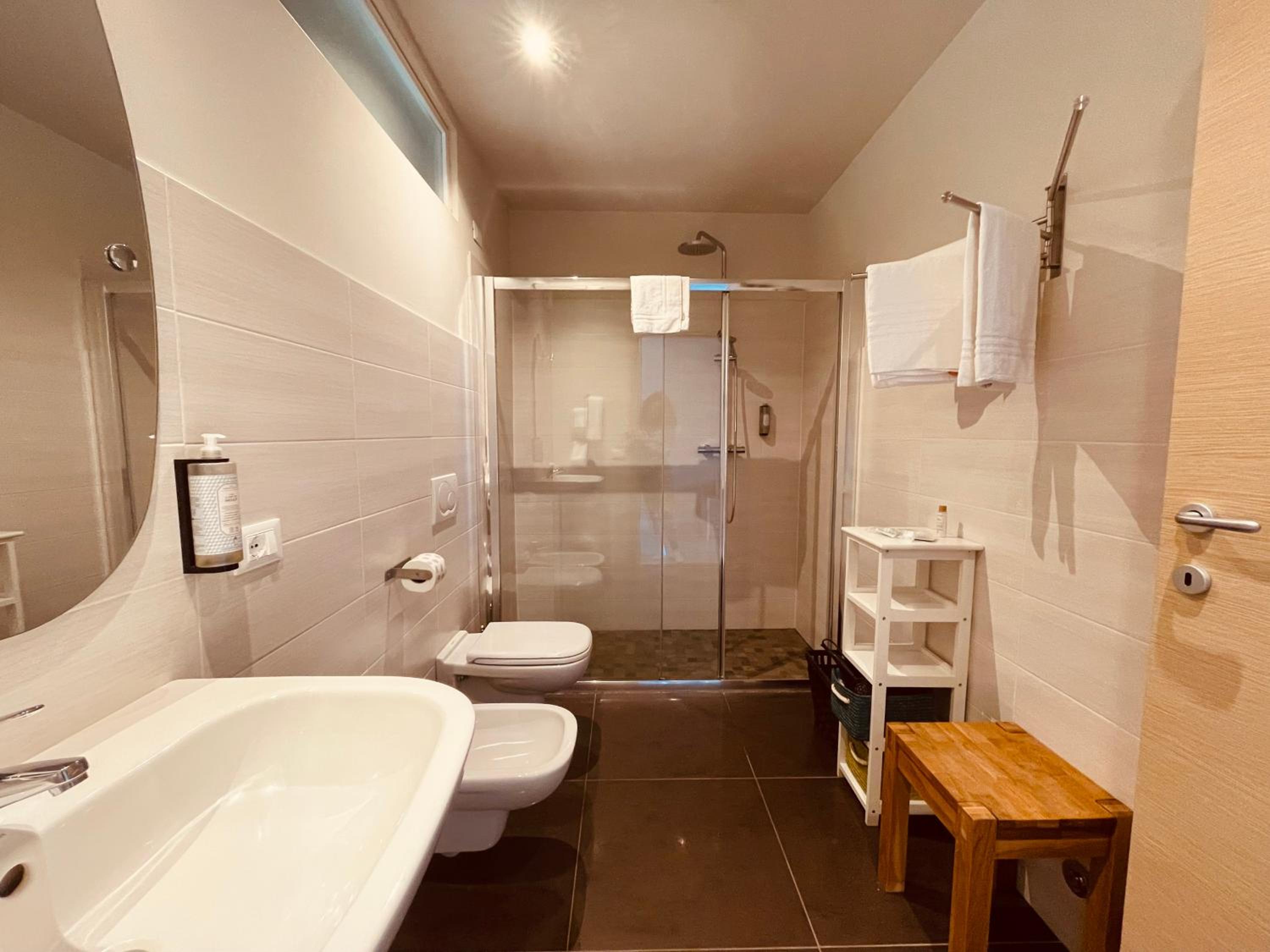Deluxe Double Room with Spa Access photo 3