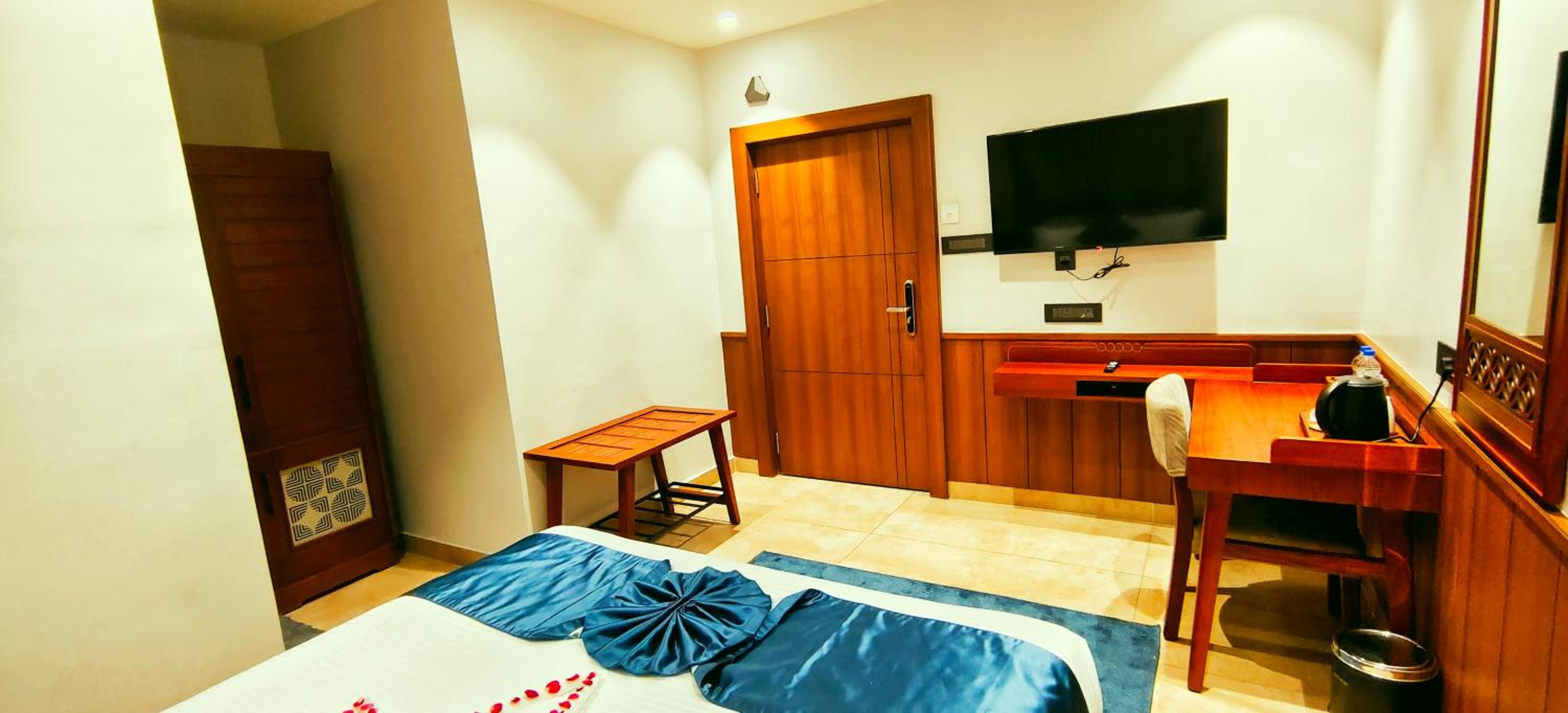 Deluxe Room - Photo 1