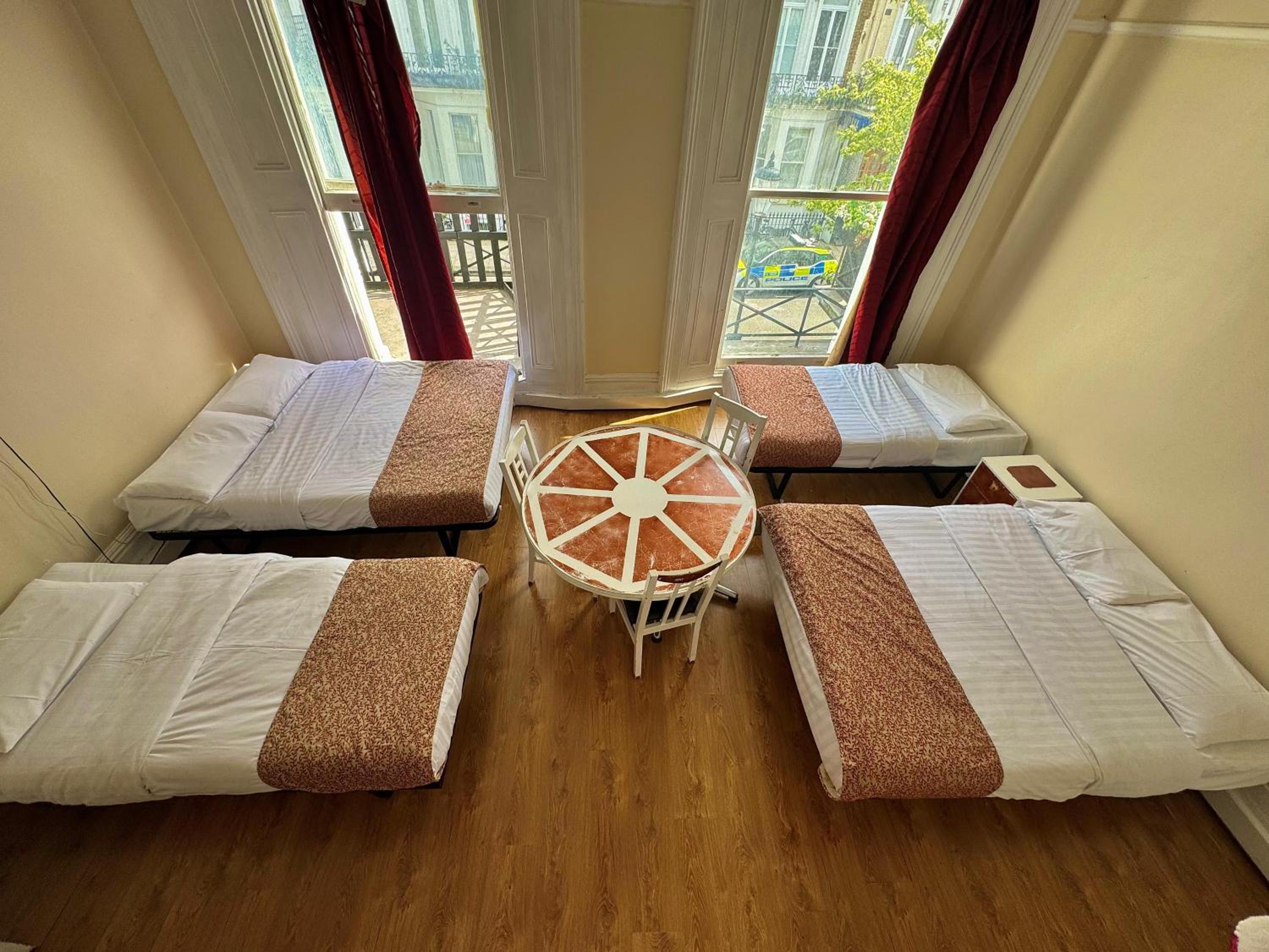 Family Room (6 Adults) with Private Bathroom photo 2