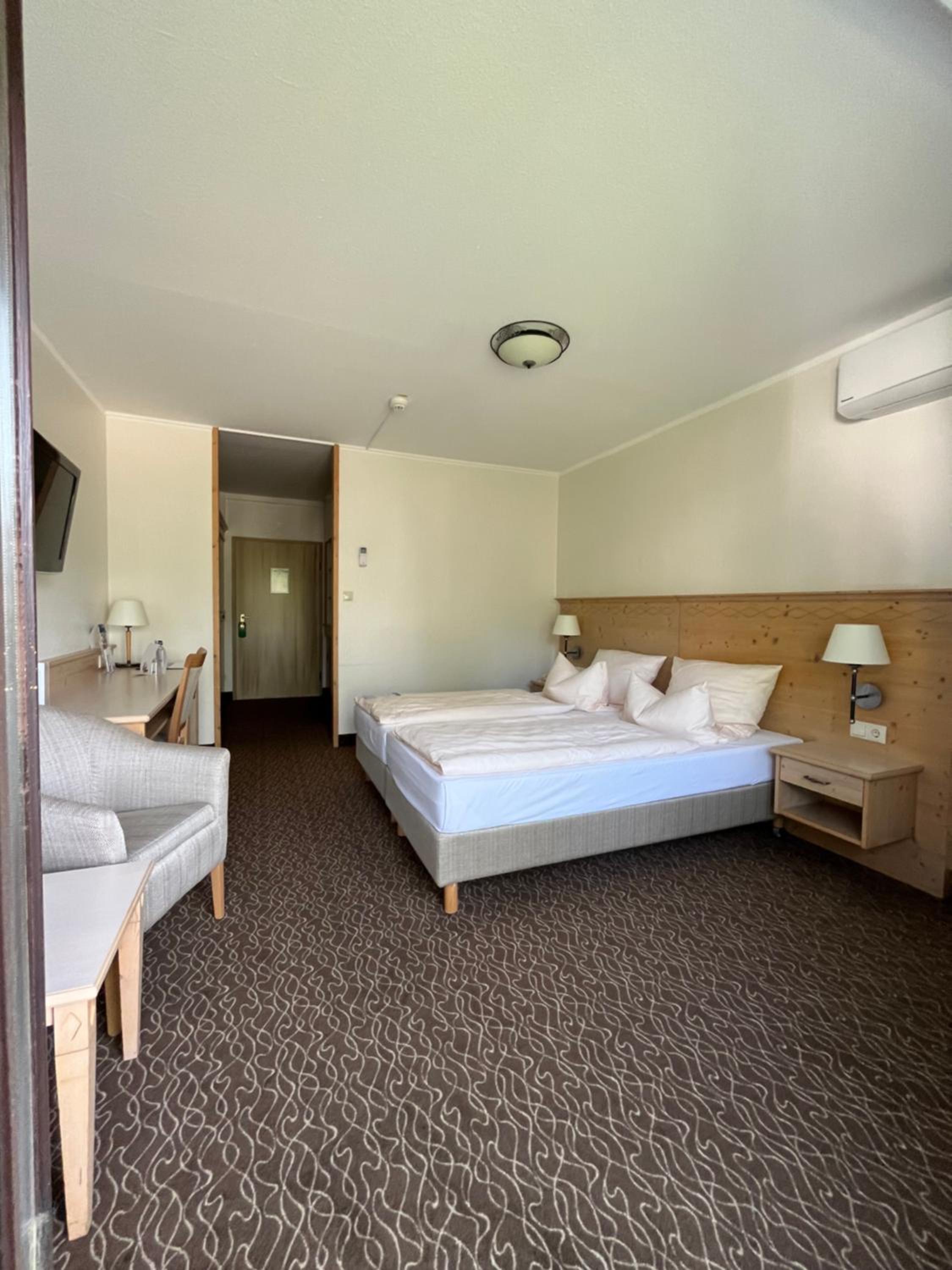 Double Room with Balcony - Photo 3