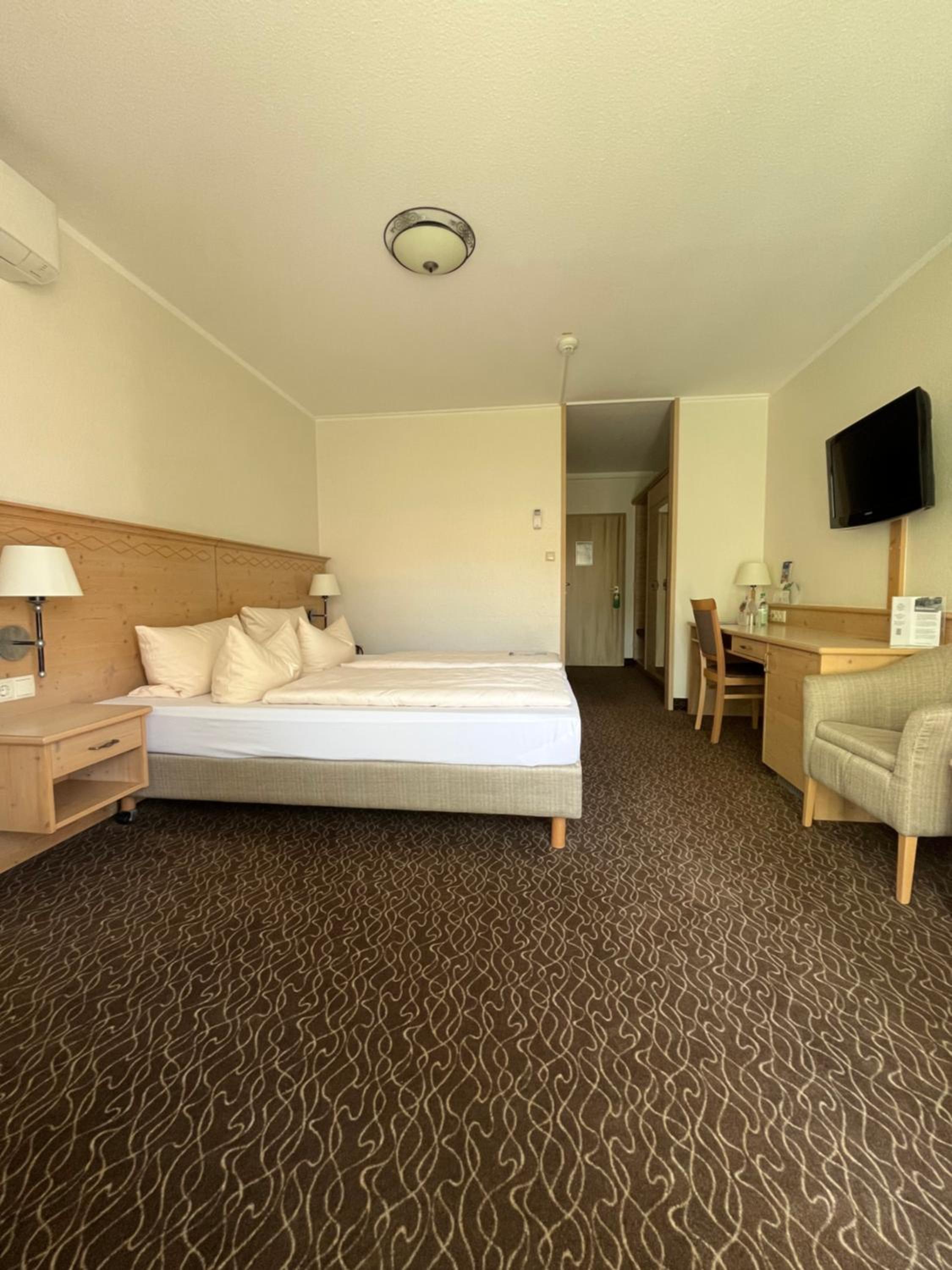 Double Room with Balcony - Photo 4
