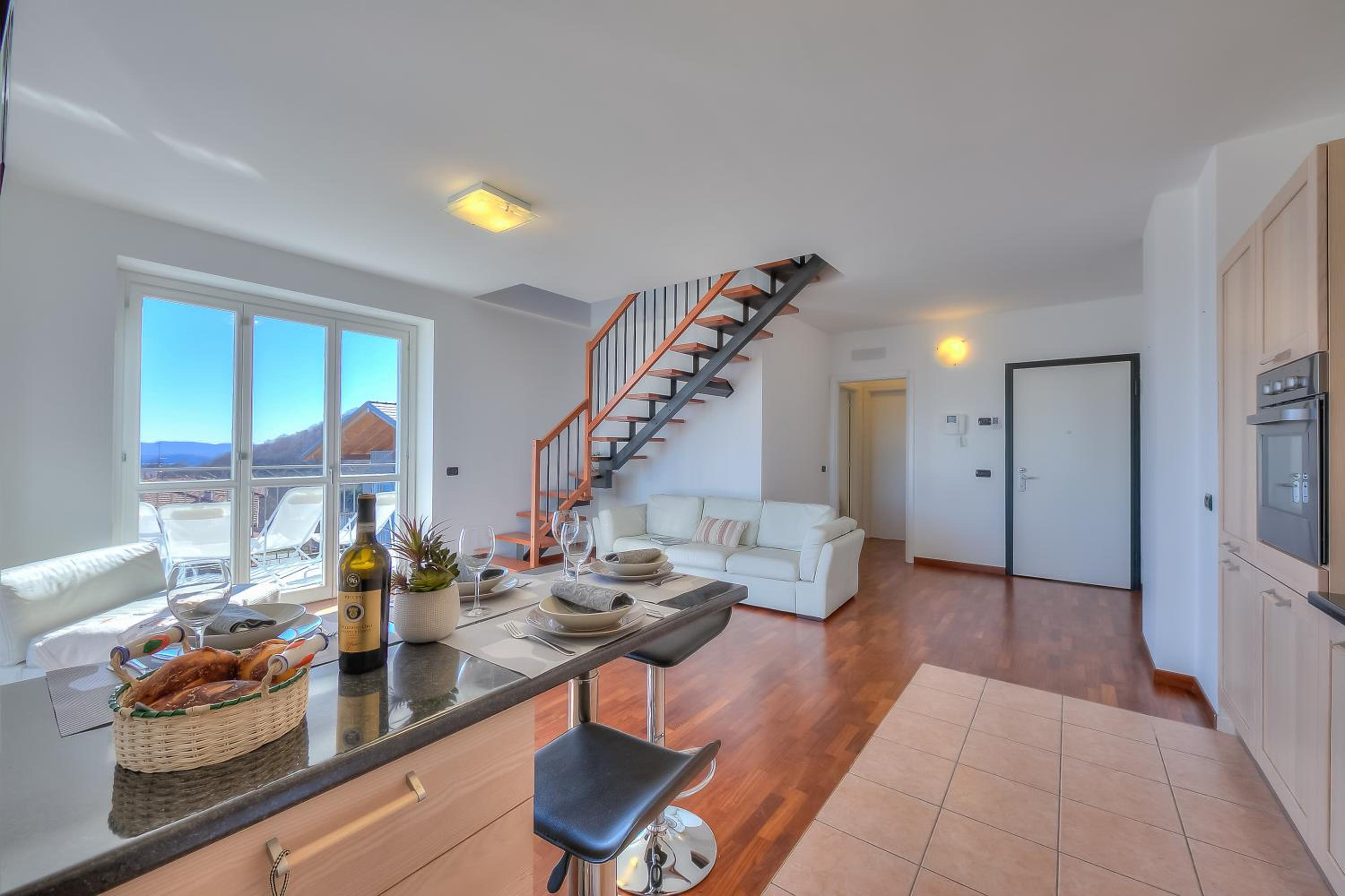 Apartment with Lake View