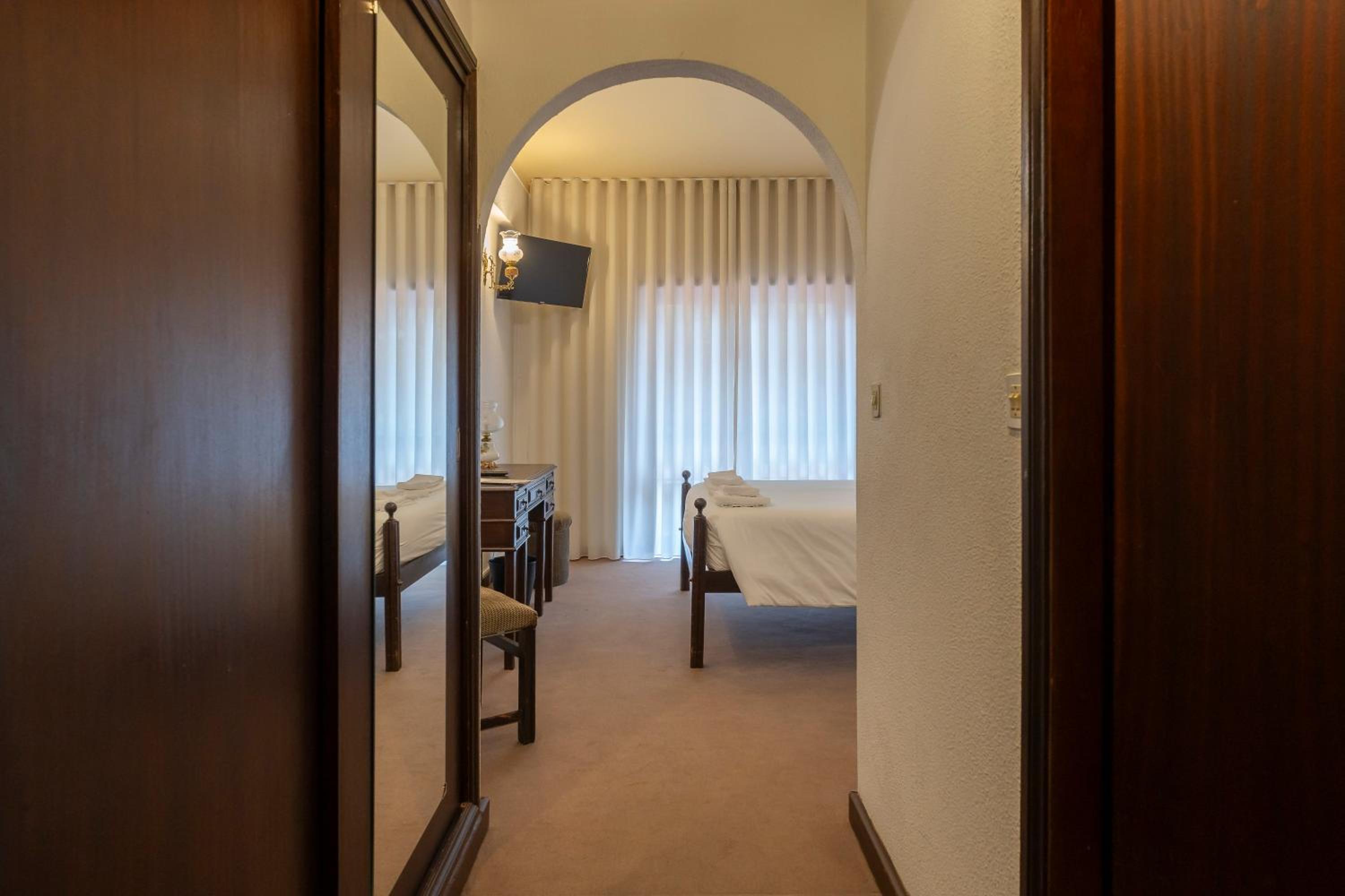 Double or Twin Room - Photo 3