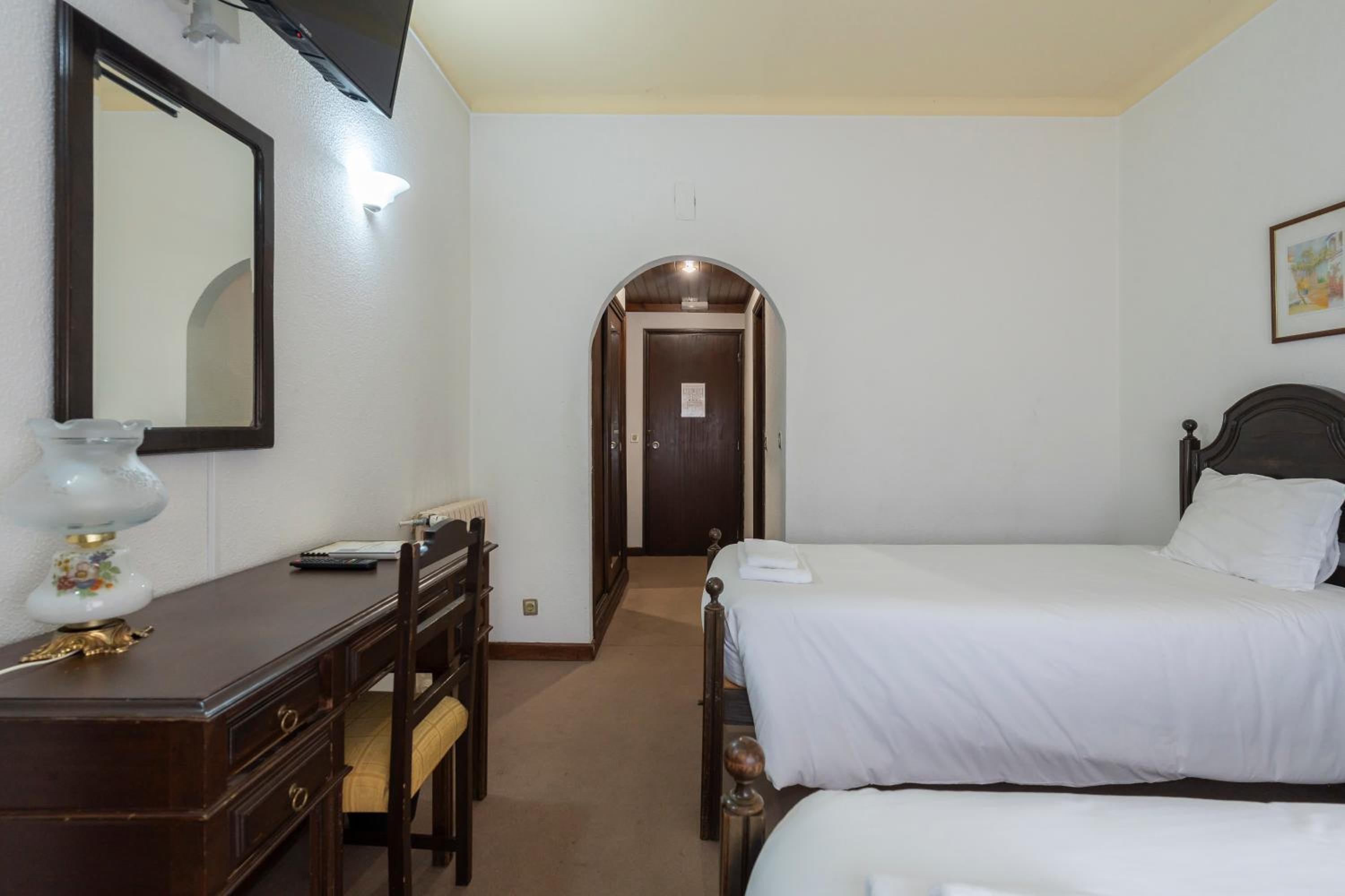 Double or Twin Room - Photo 6