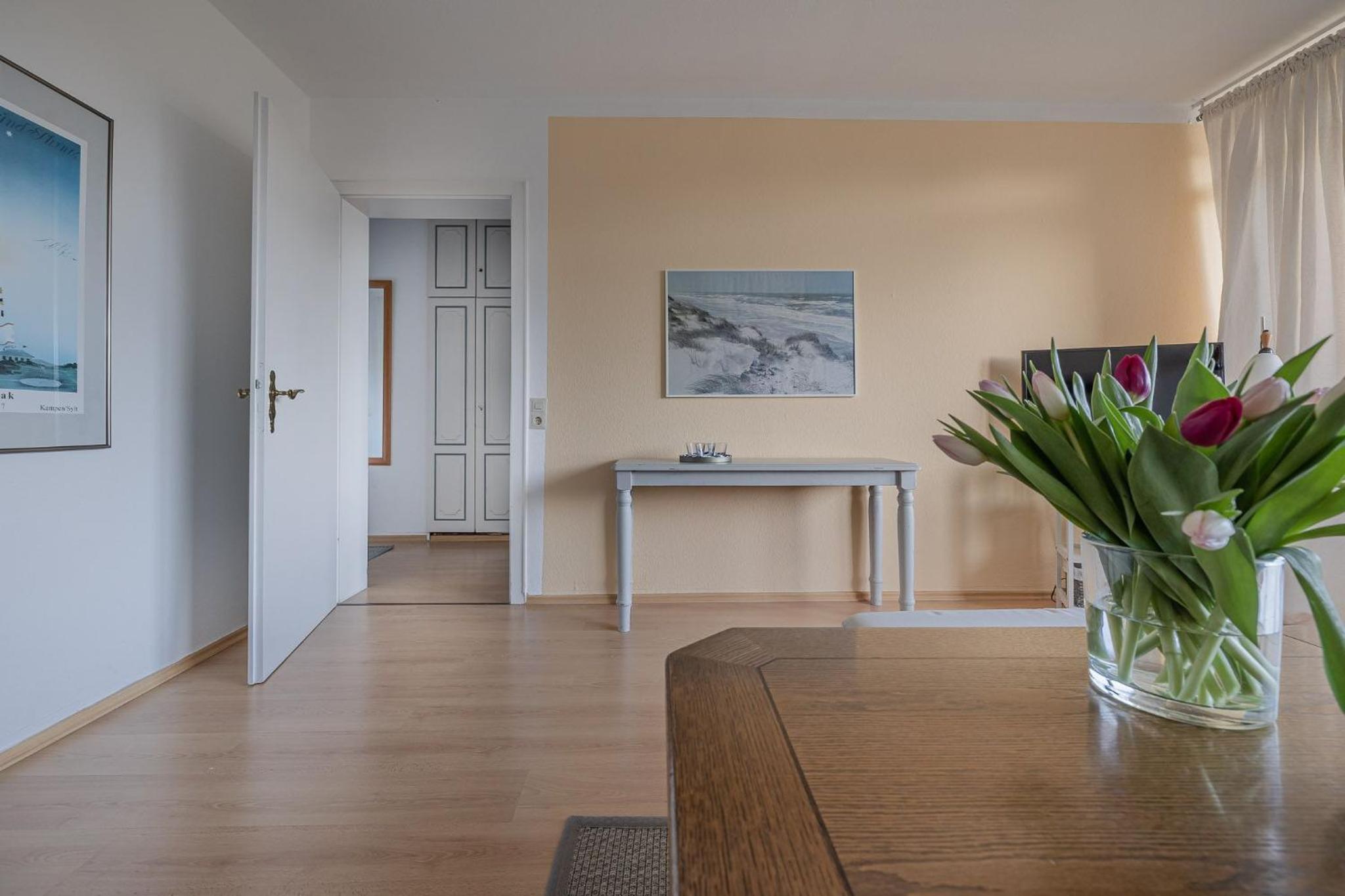 Two-Bedroom Apartment with Balcony photo 2