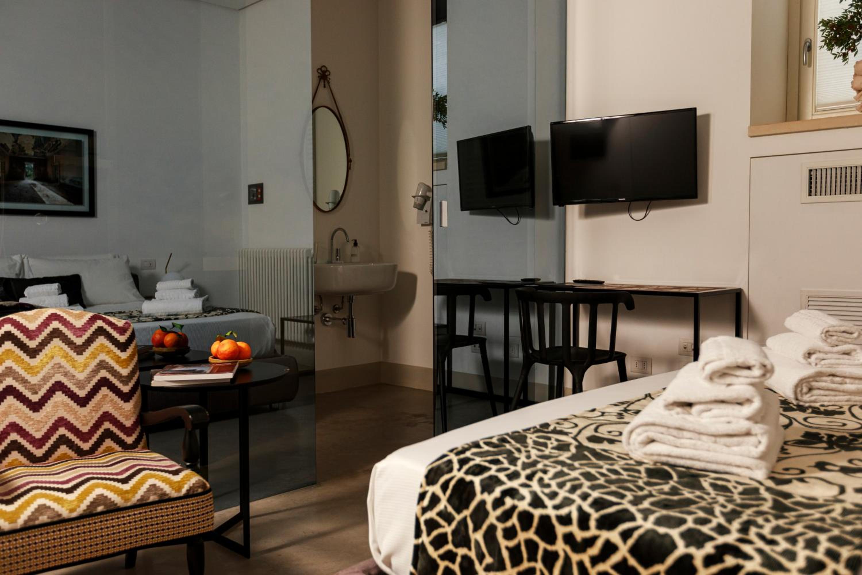 Large Double Room photo 2