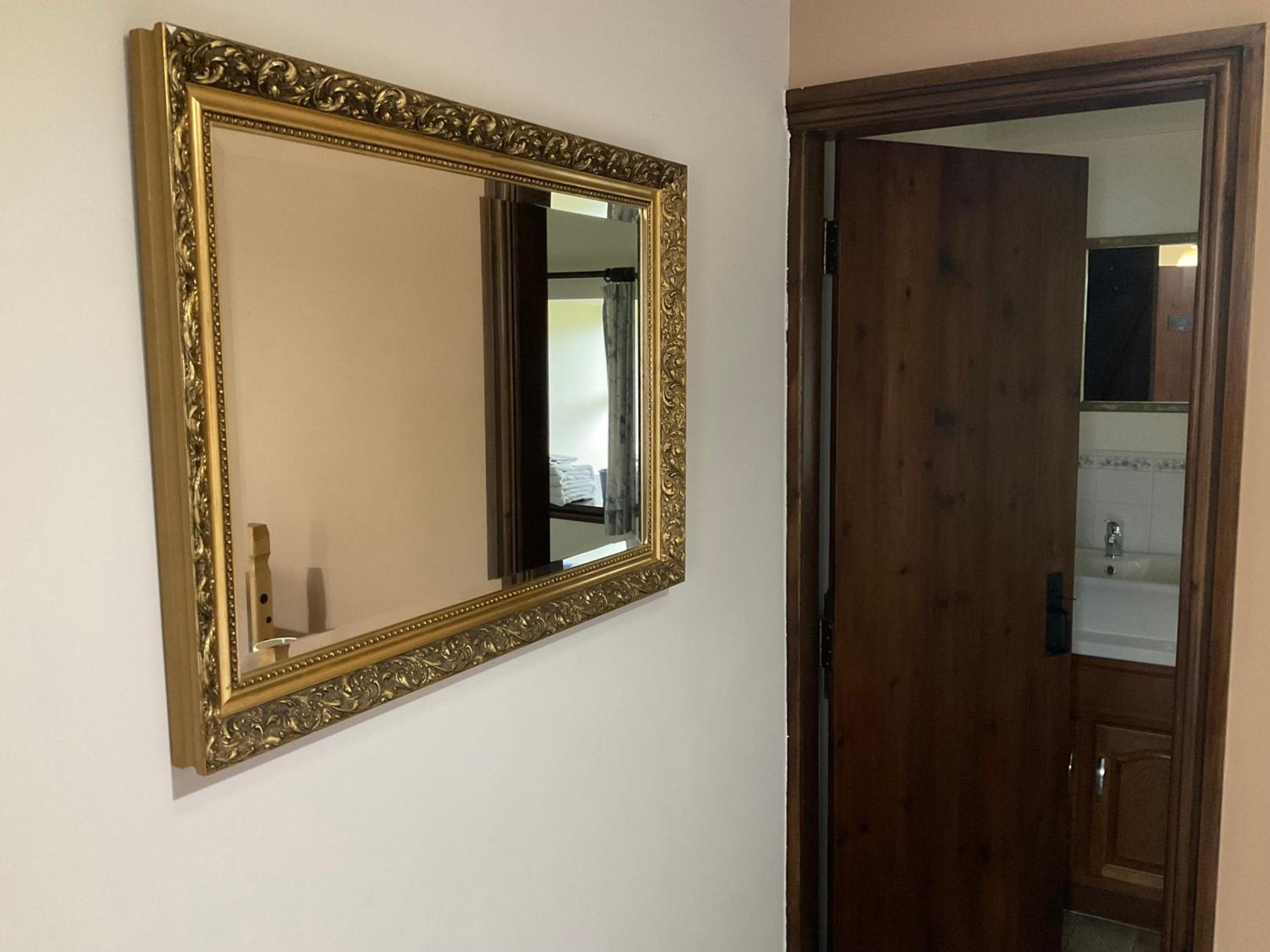 Single Room with Private Bathroom photo 3