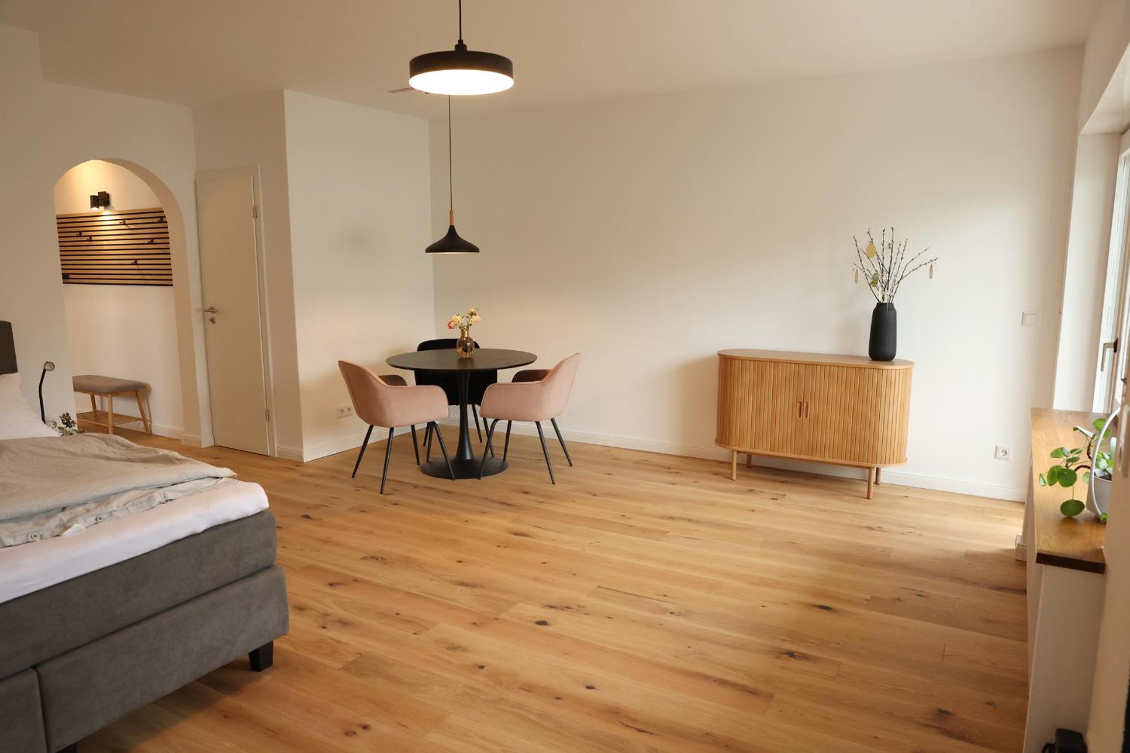 One-Bedroom Apartment photo 1