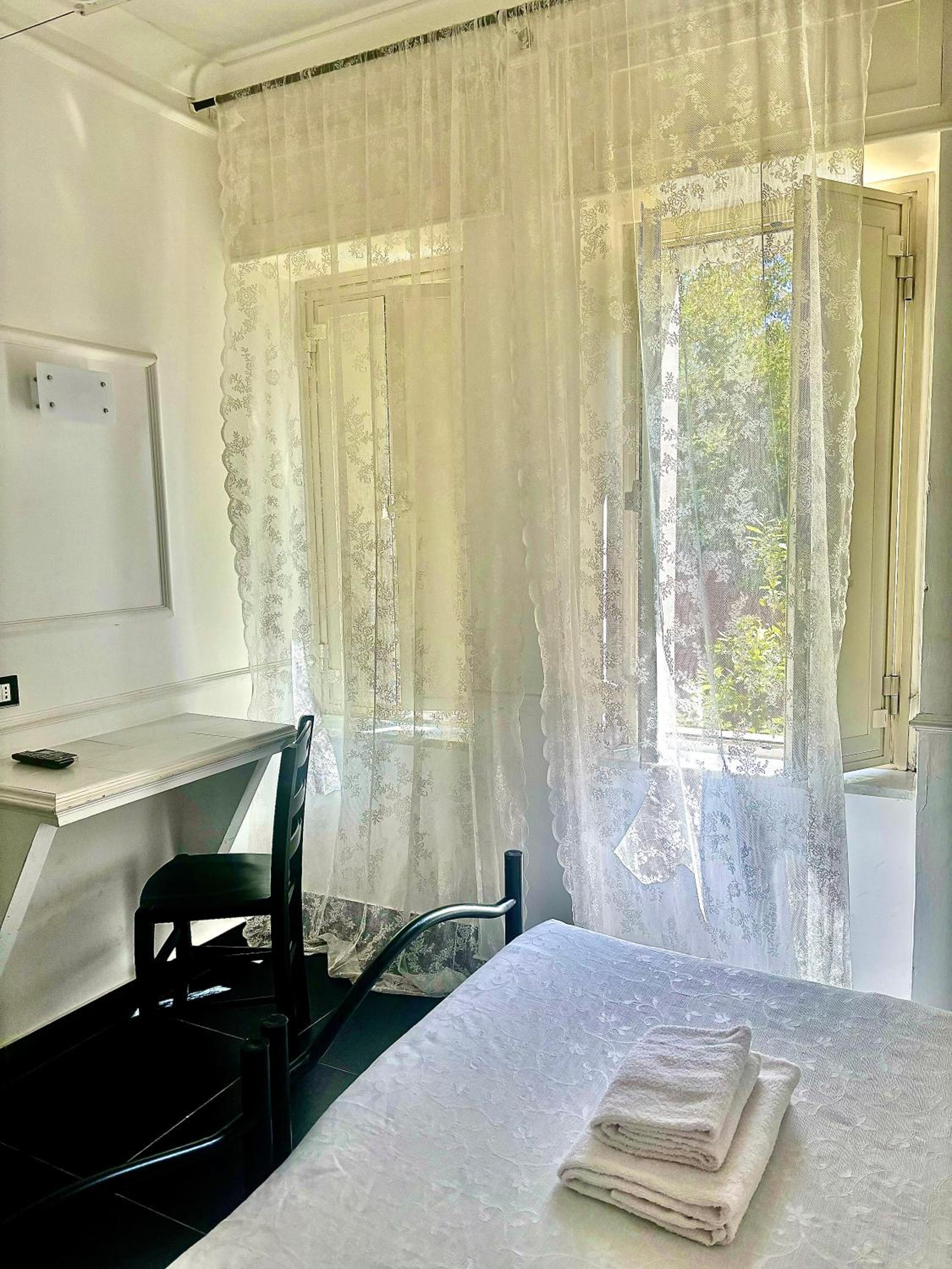 Small Double Room photo 3