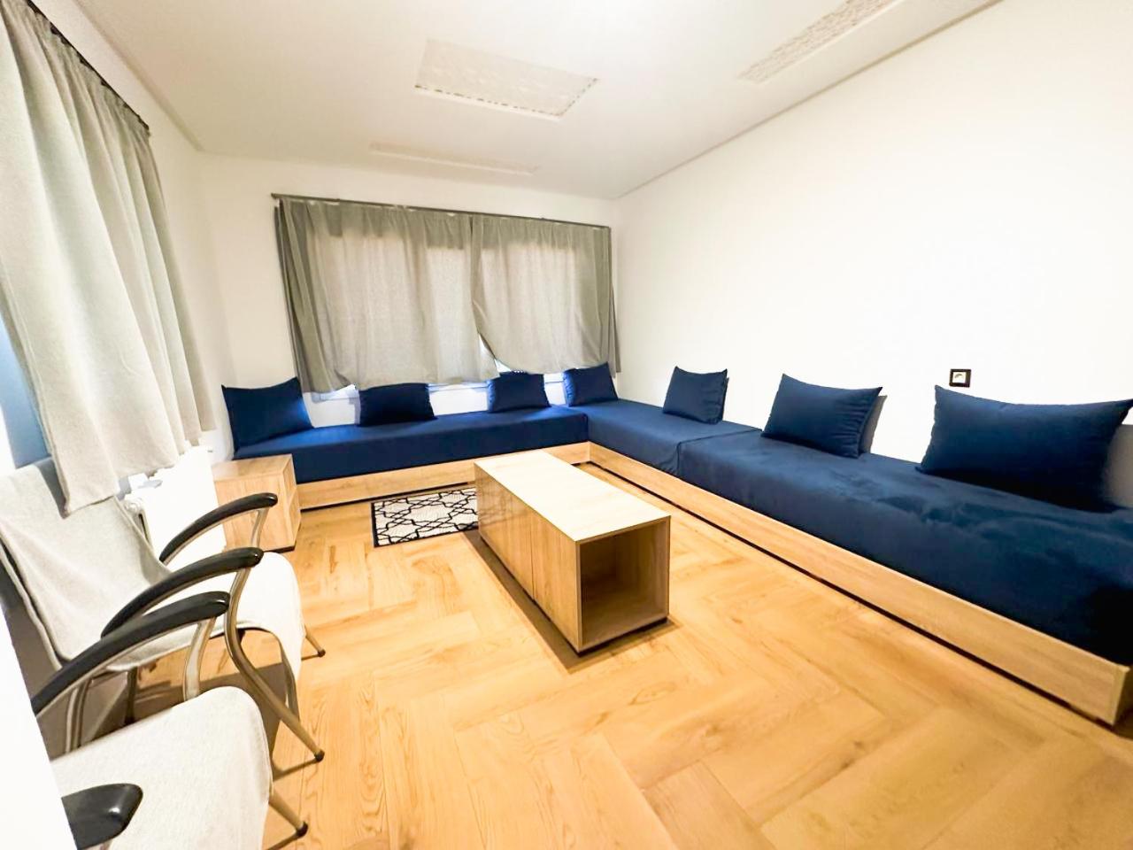 Family Room with Mountain View photo 3