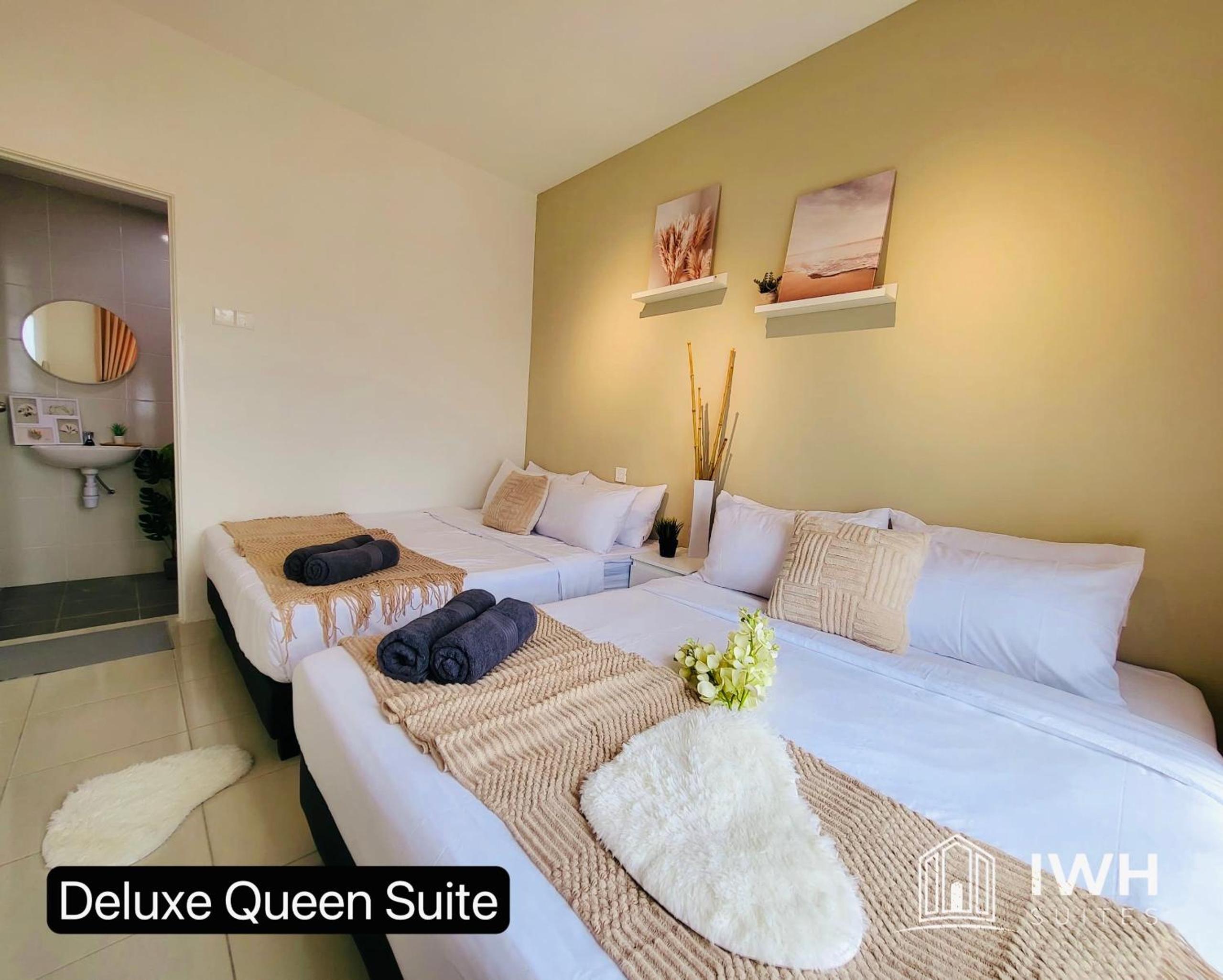 Deluxe Queen Suite - Photo 3