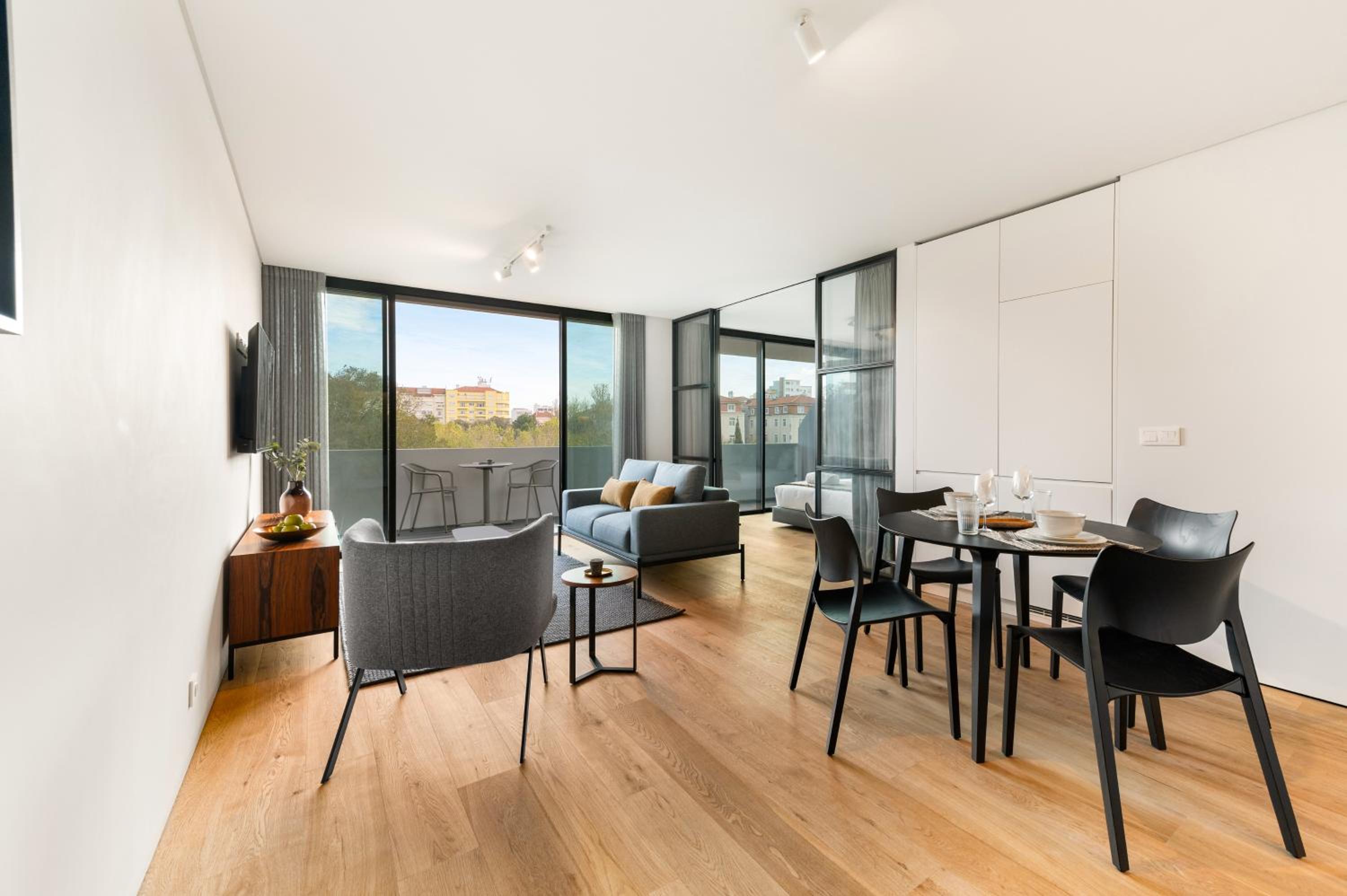 Apartment with Balcony photo 1