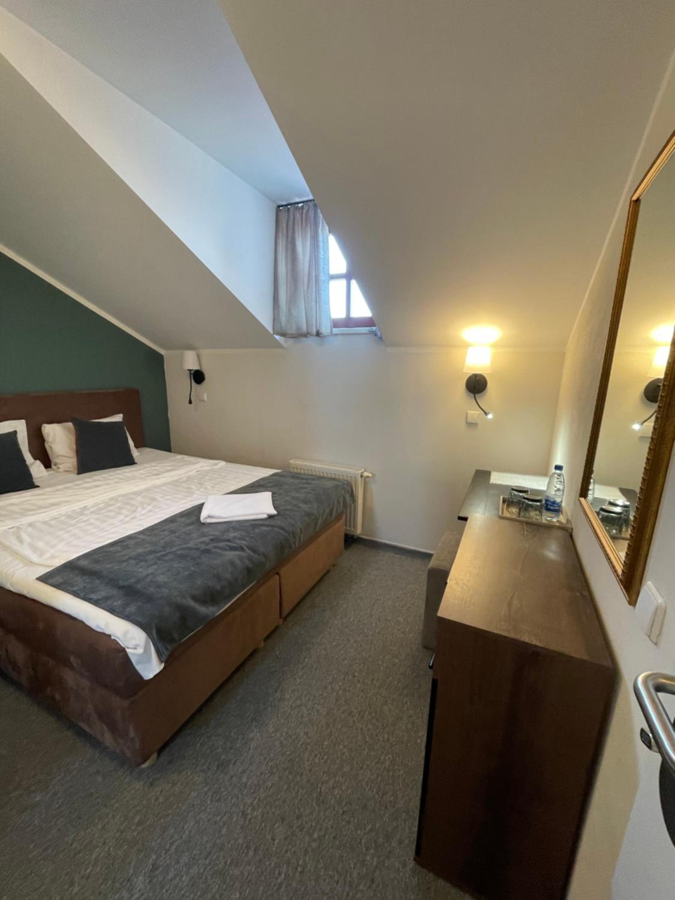 Standard Double Room - Photo 7