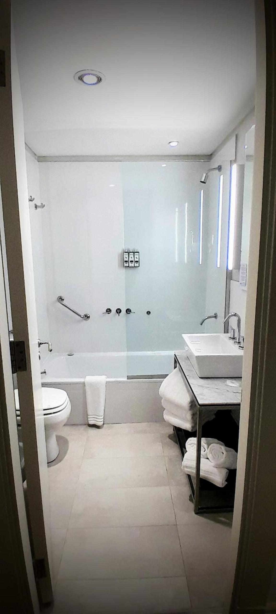 Concept Superior Triple Room with Three Twin Beds - Non-Smoking thumbnail 6
