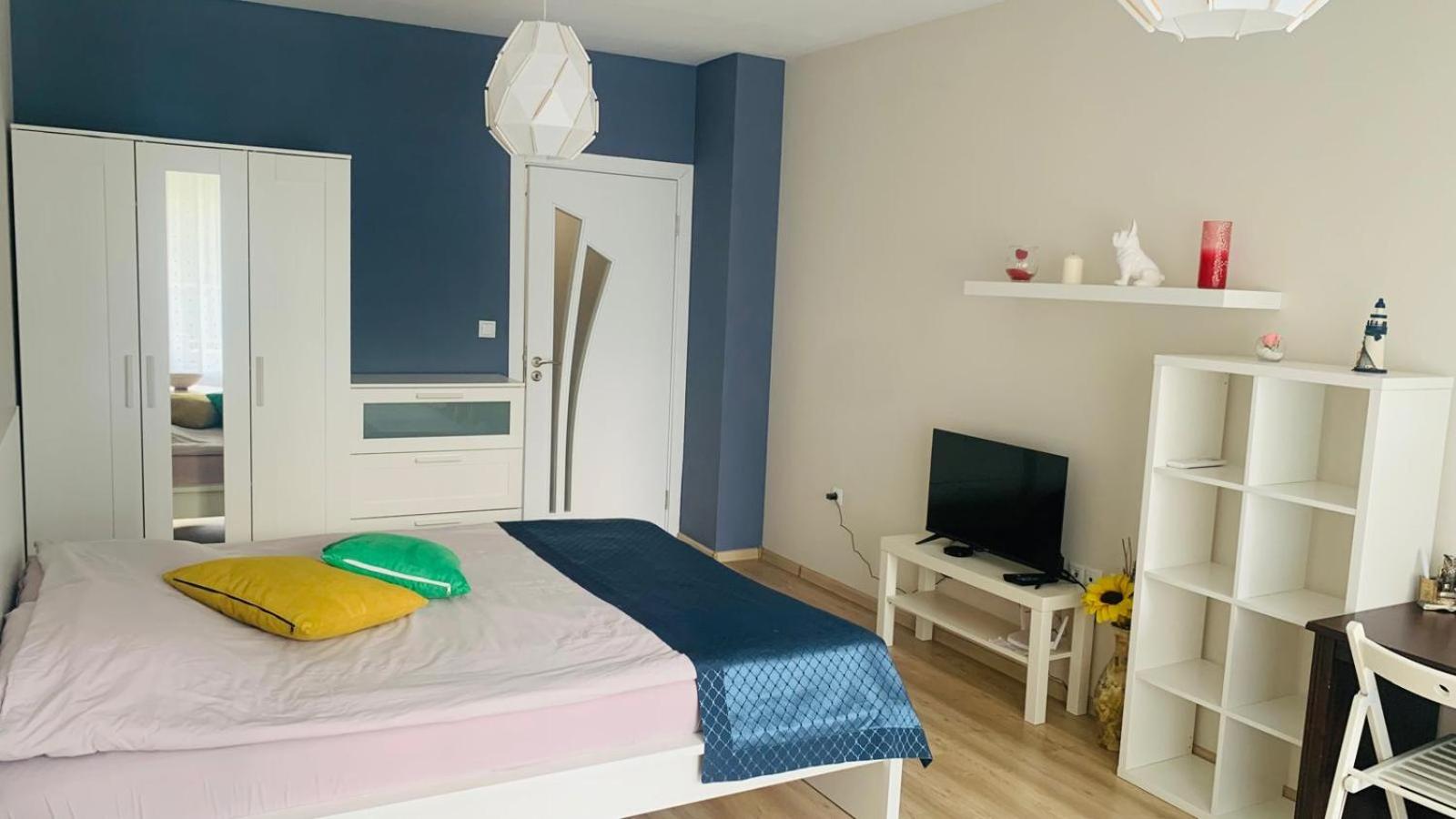 One-Bedroom Apartment - Photo 6