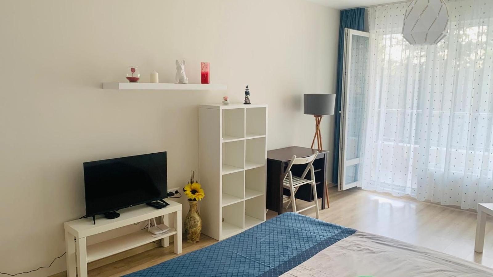 One-Bedroom Apartment - Photo 8