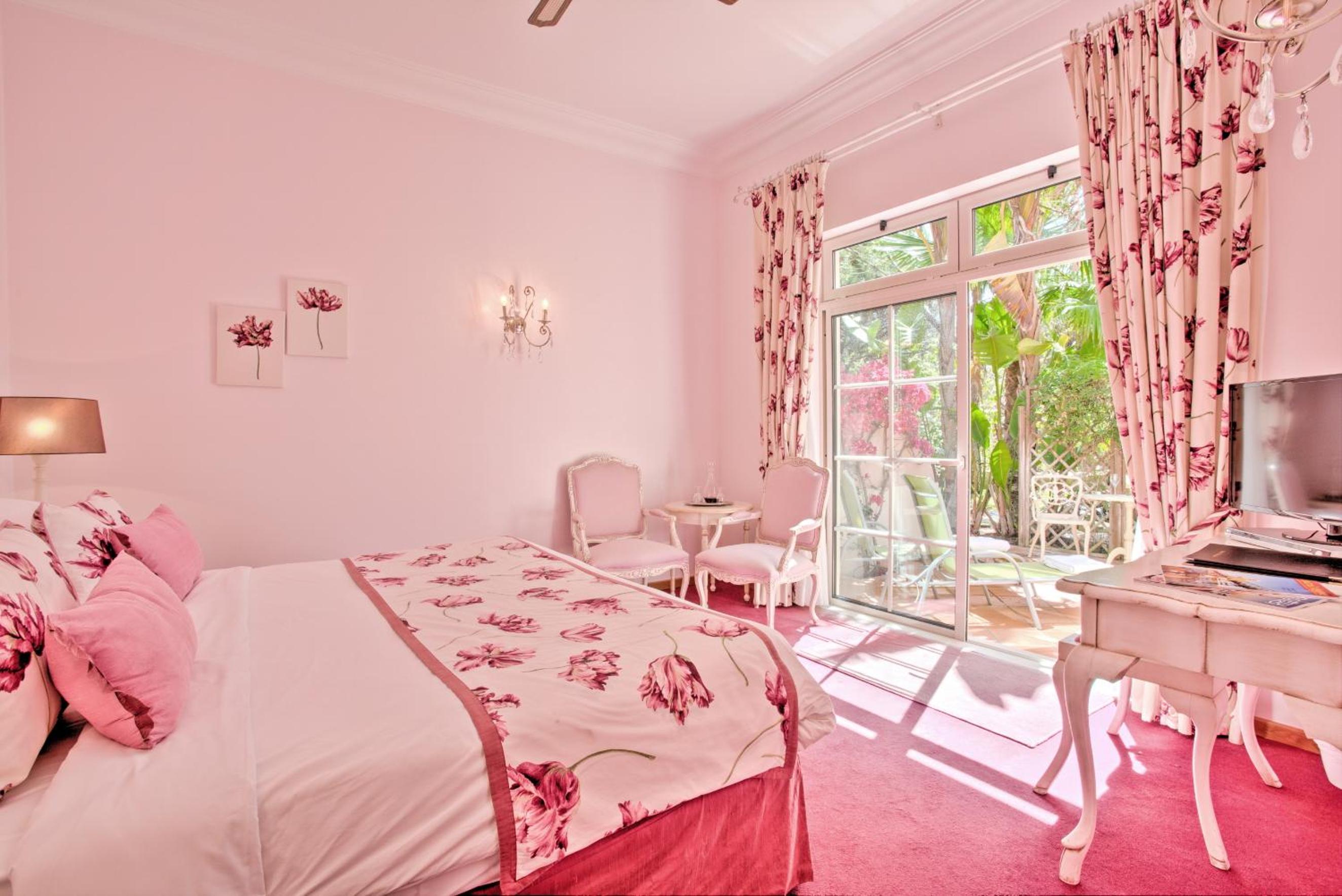 Deluxe Double Room - Photo 21