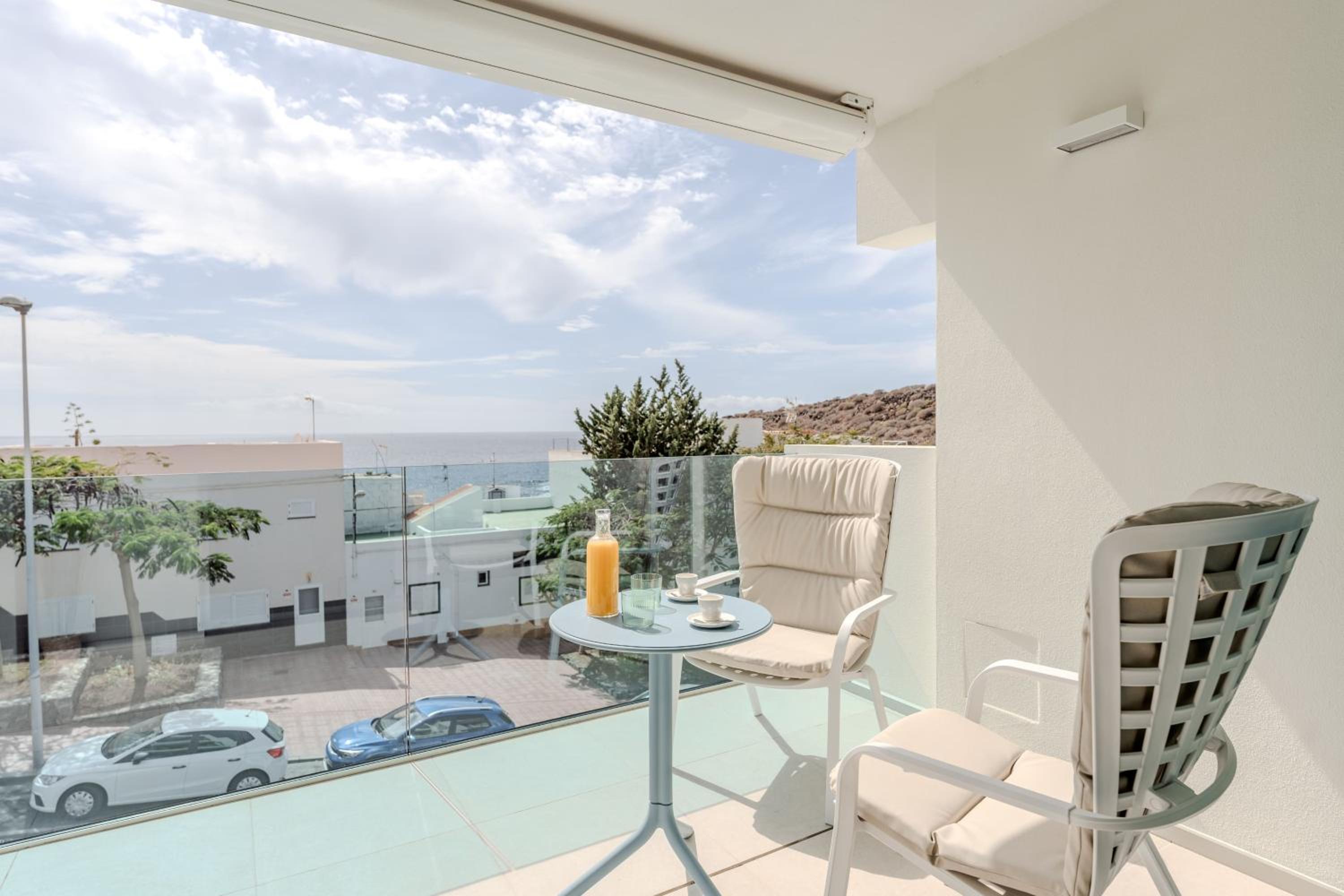 Two-Bedroom Apartment High Floor Sea View photo 3