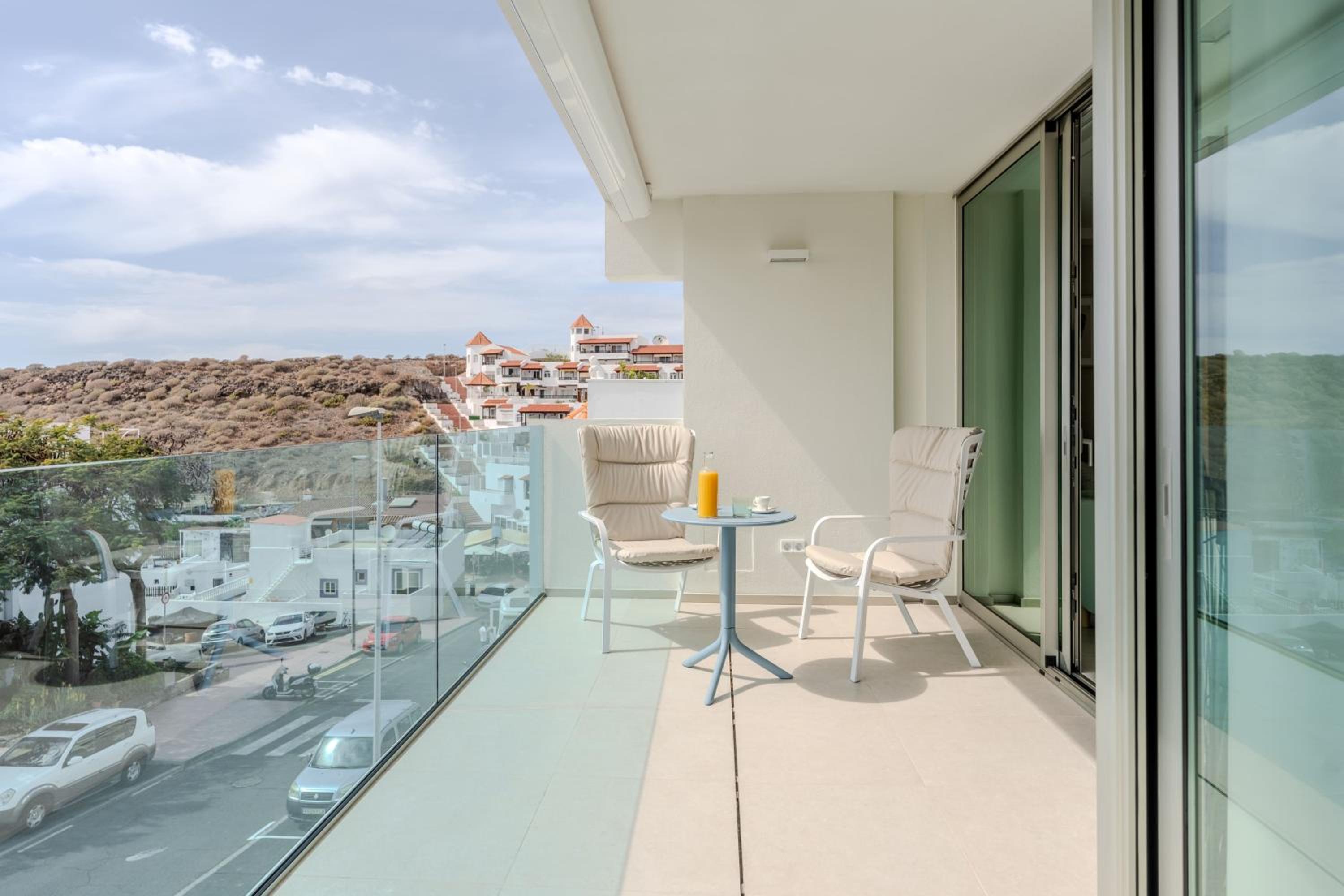 Two-Bedroom Apartment High Floor Sea View photo 2