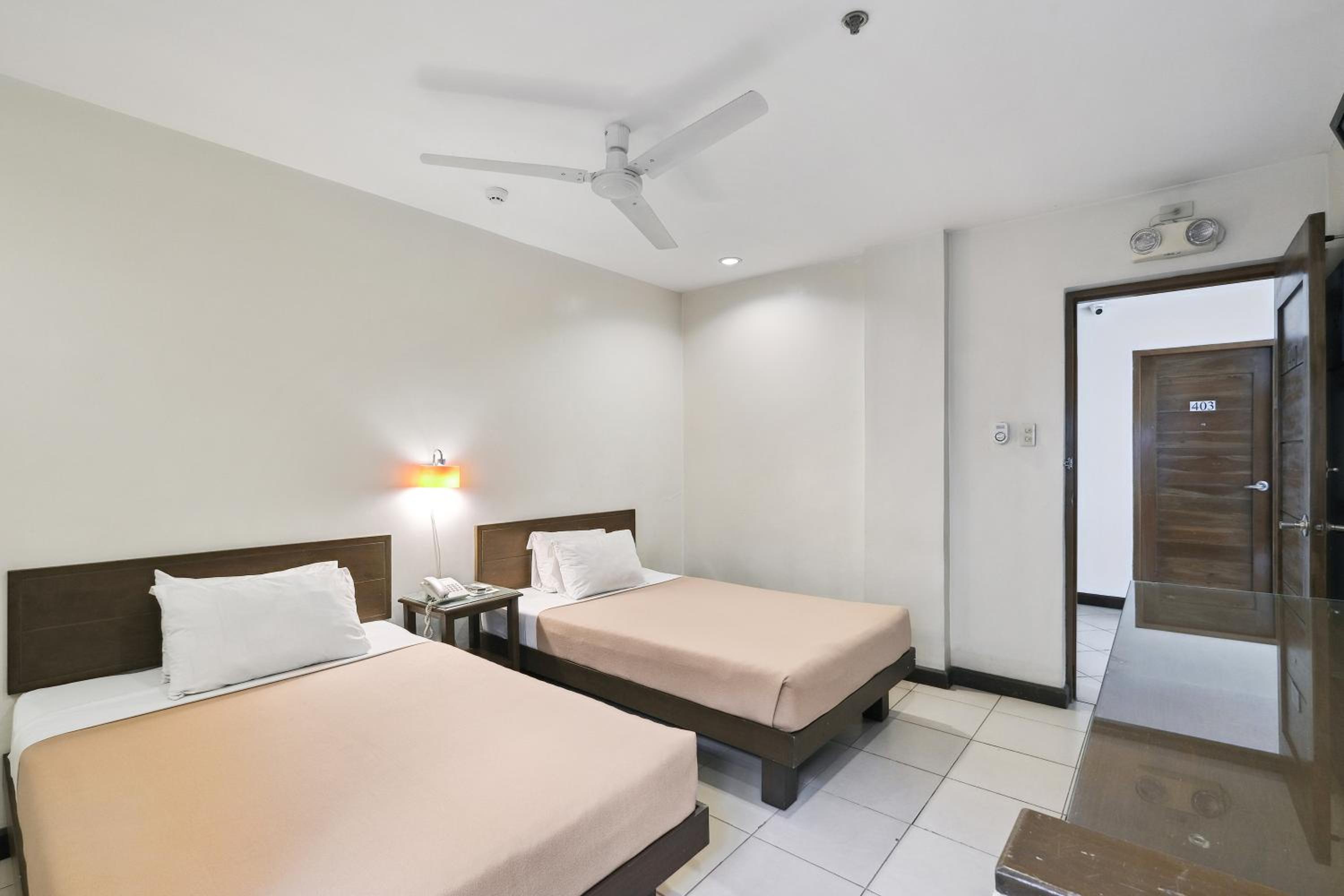 Quadruple Room - Photo 5