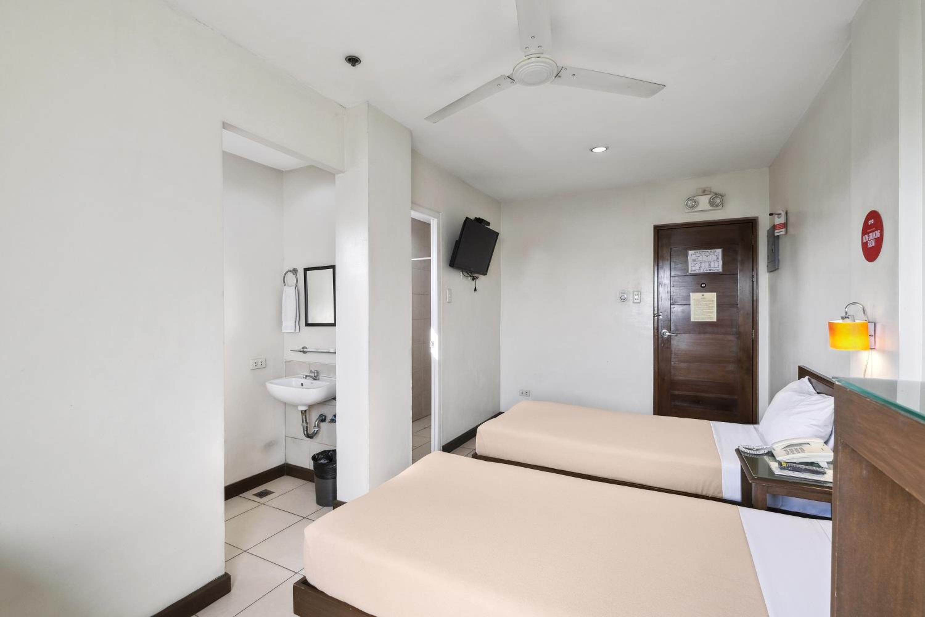 Twin Room - Photo 2