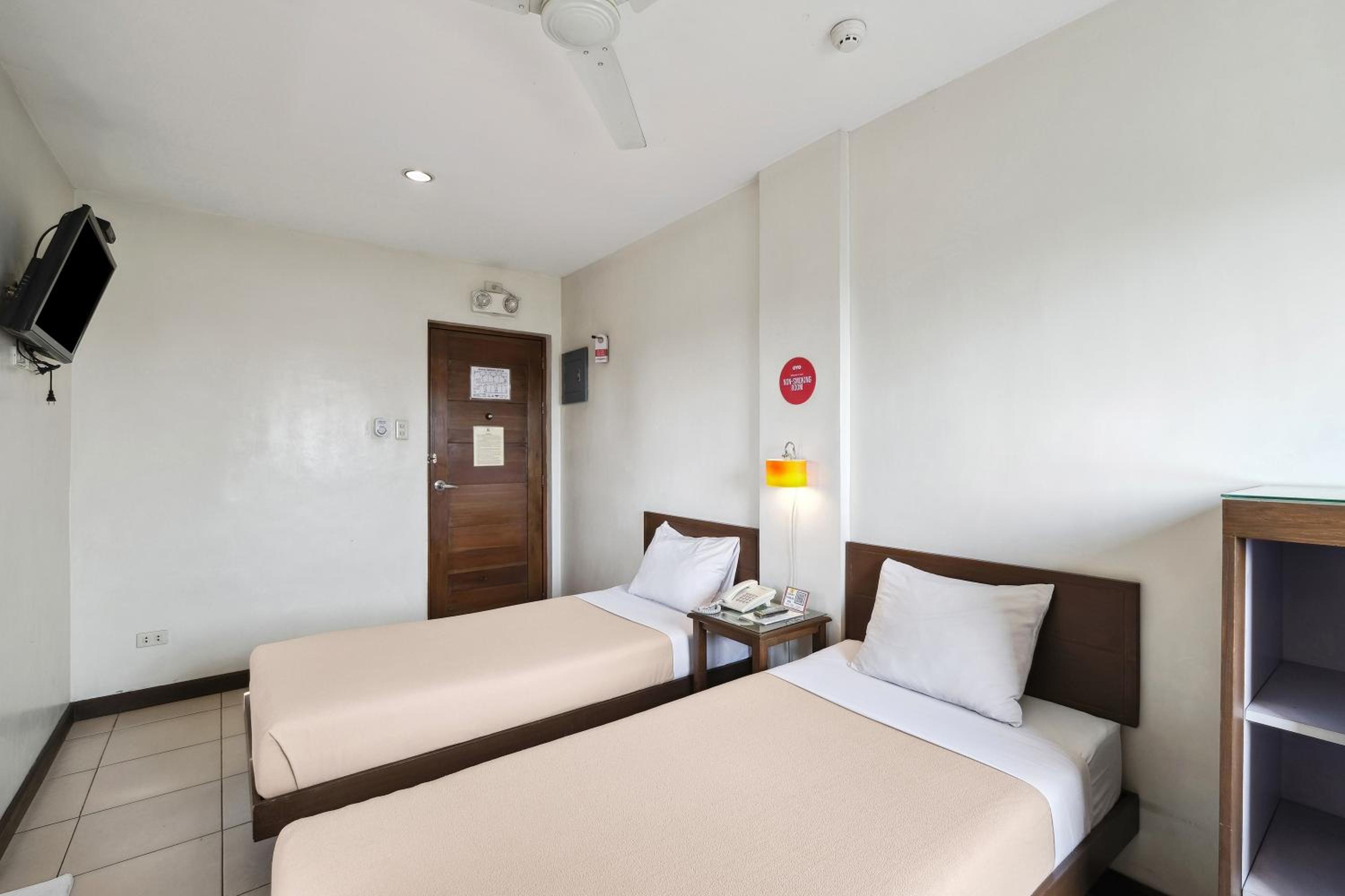 Twin Room - Photo 5