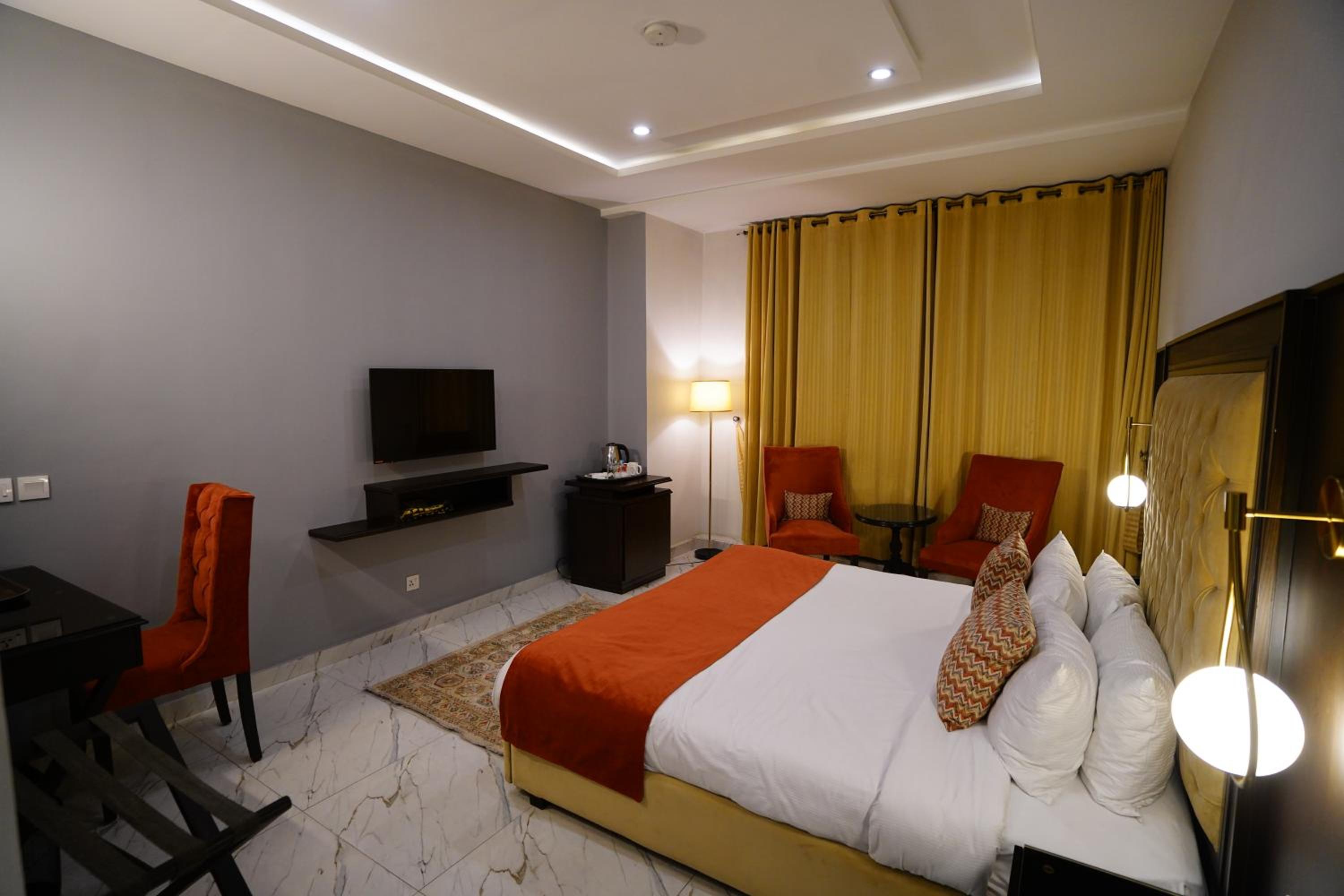 Executive Room - Photo 5