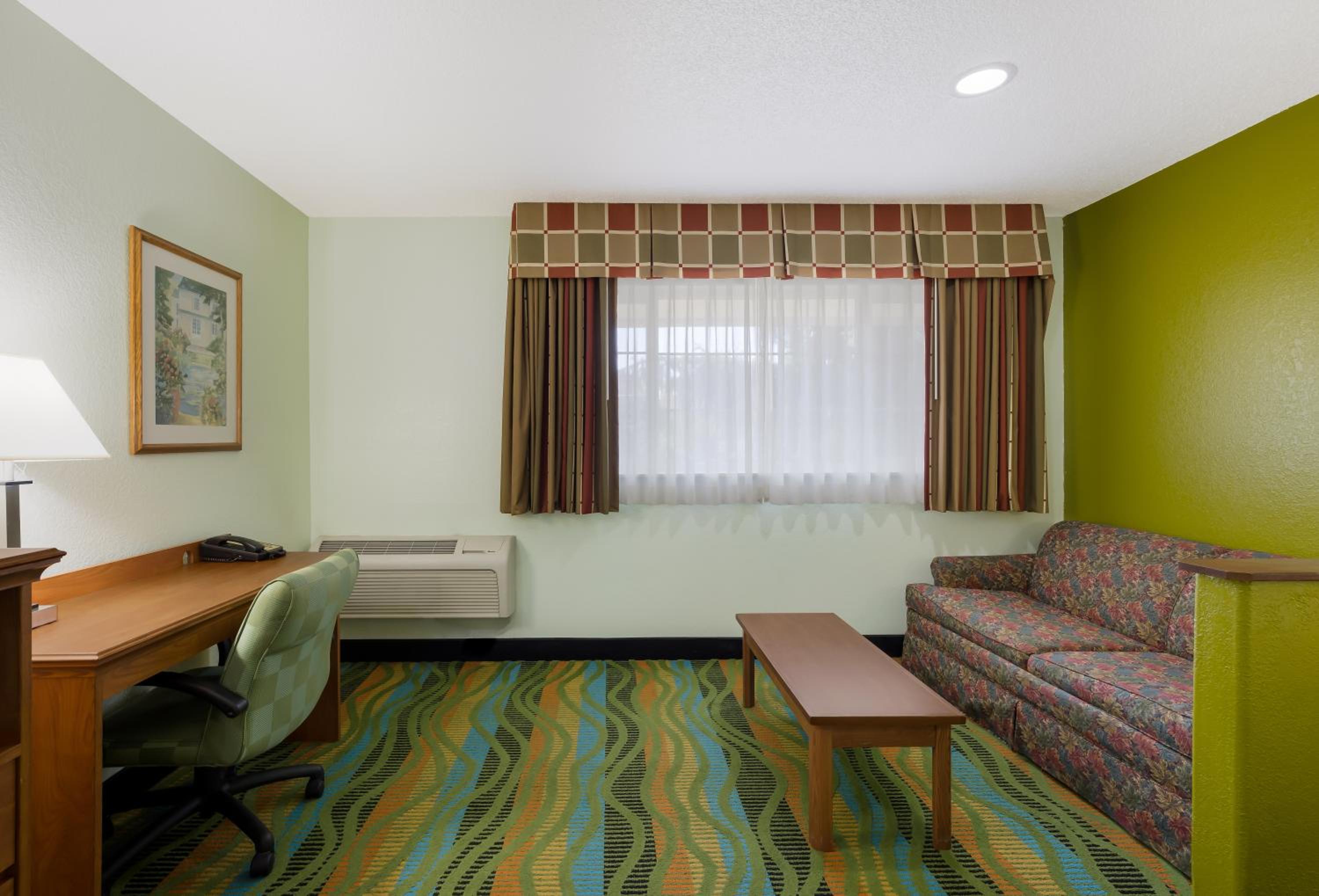 One Room Suite with Sofa bed - Non Smoking - Photo 2