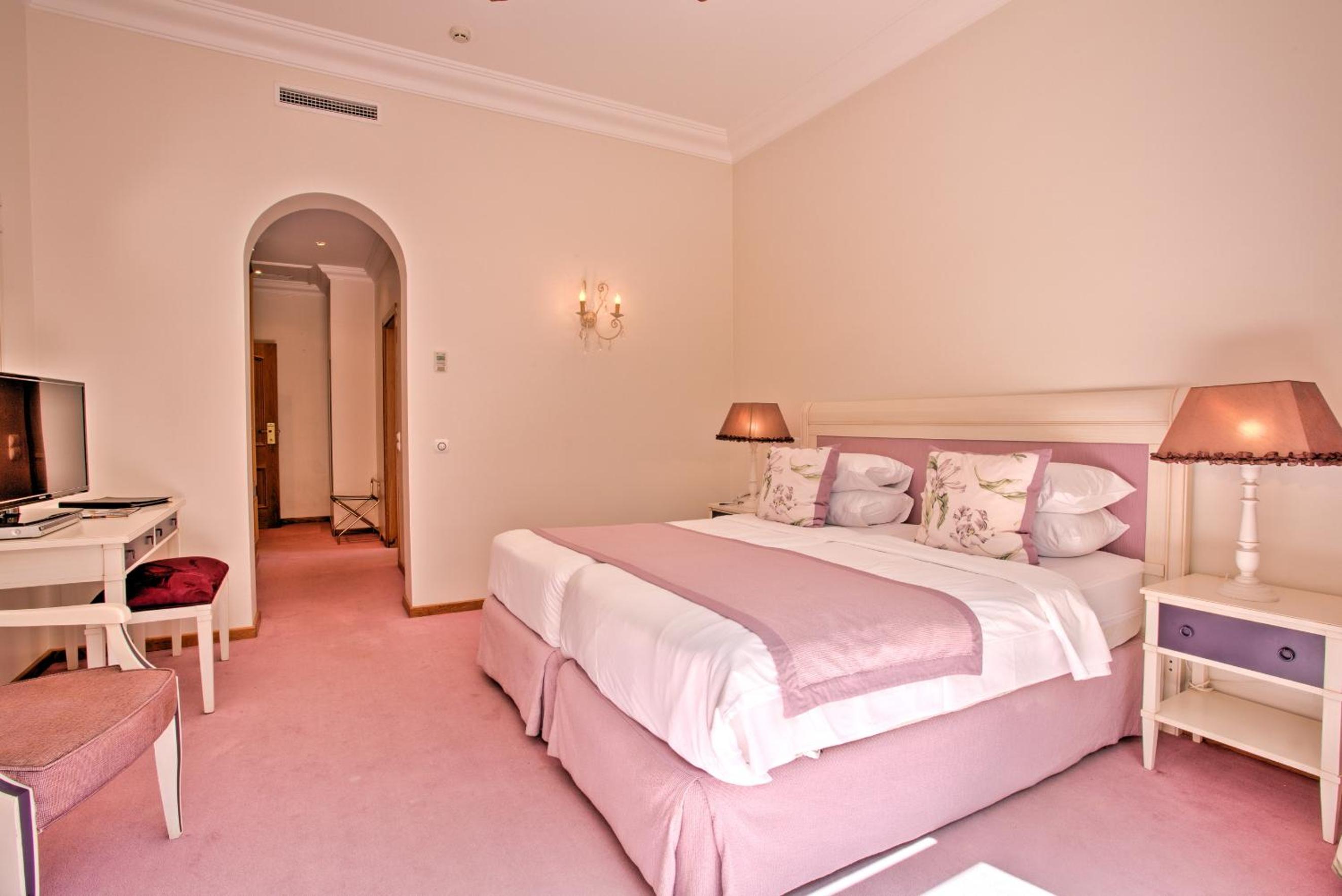 Deluxe Double Room - Photo 12