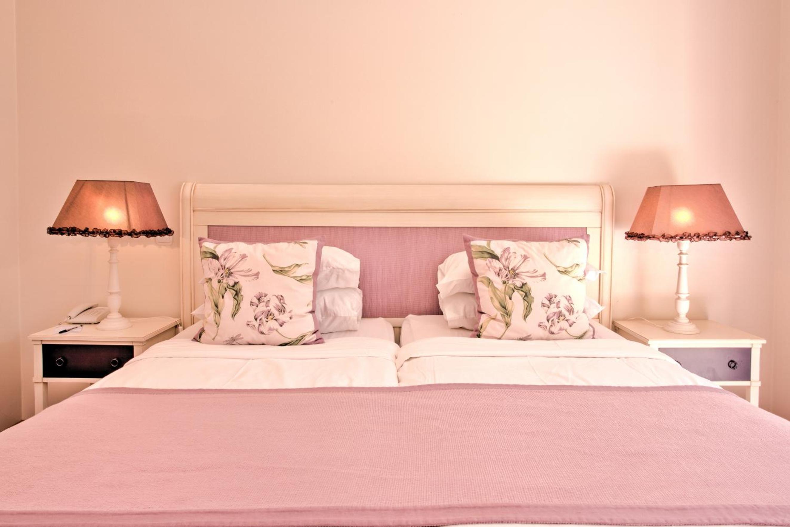 Deluxe Double Room - Photo 26