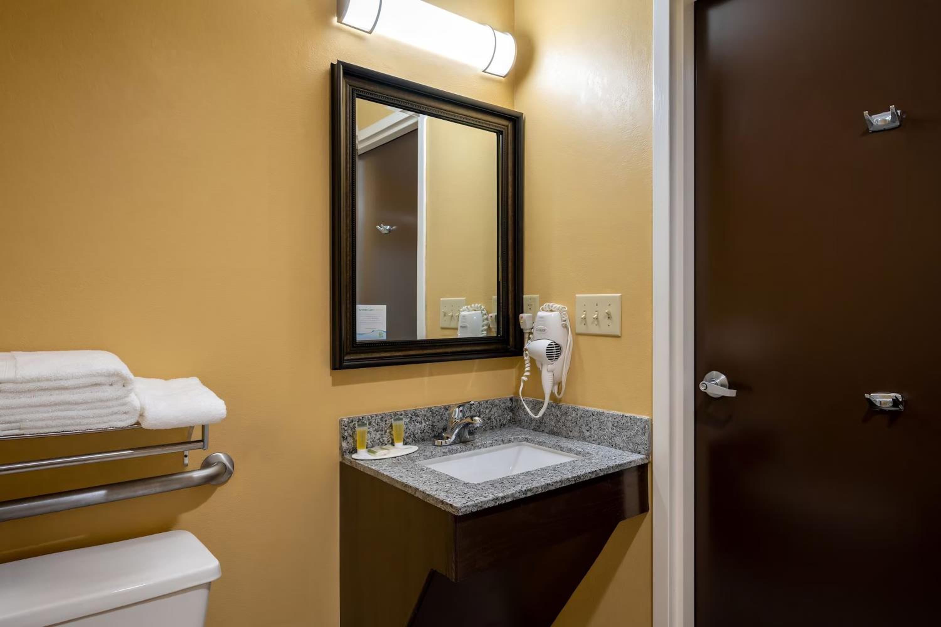 King Room - Non-Smoking - Photo 3