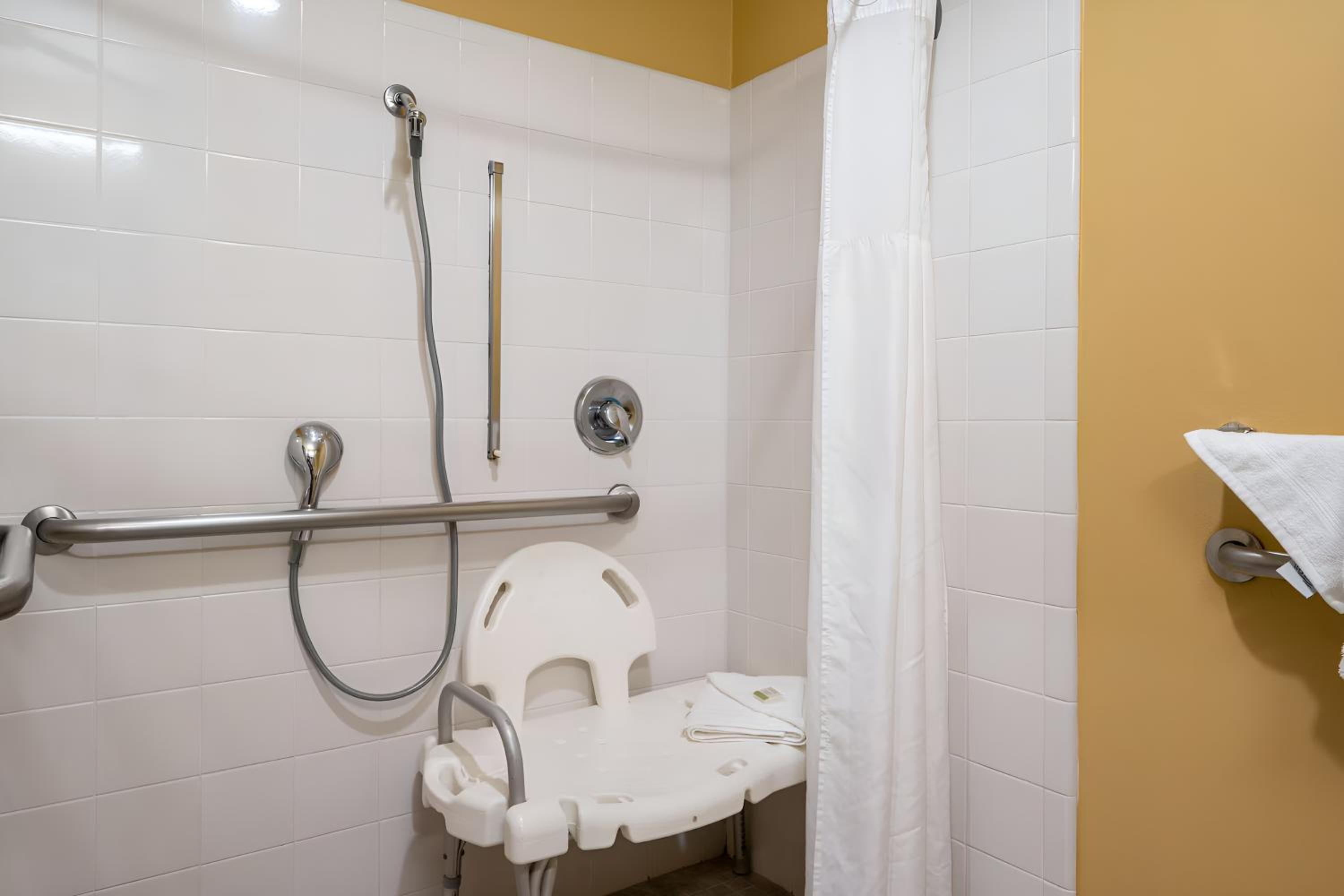King Room - Mobility Access/Non-Smoking - Photo 4