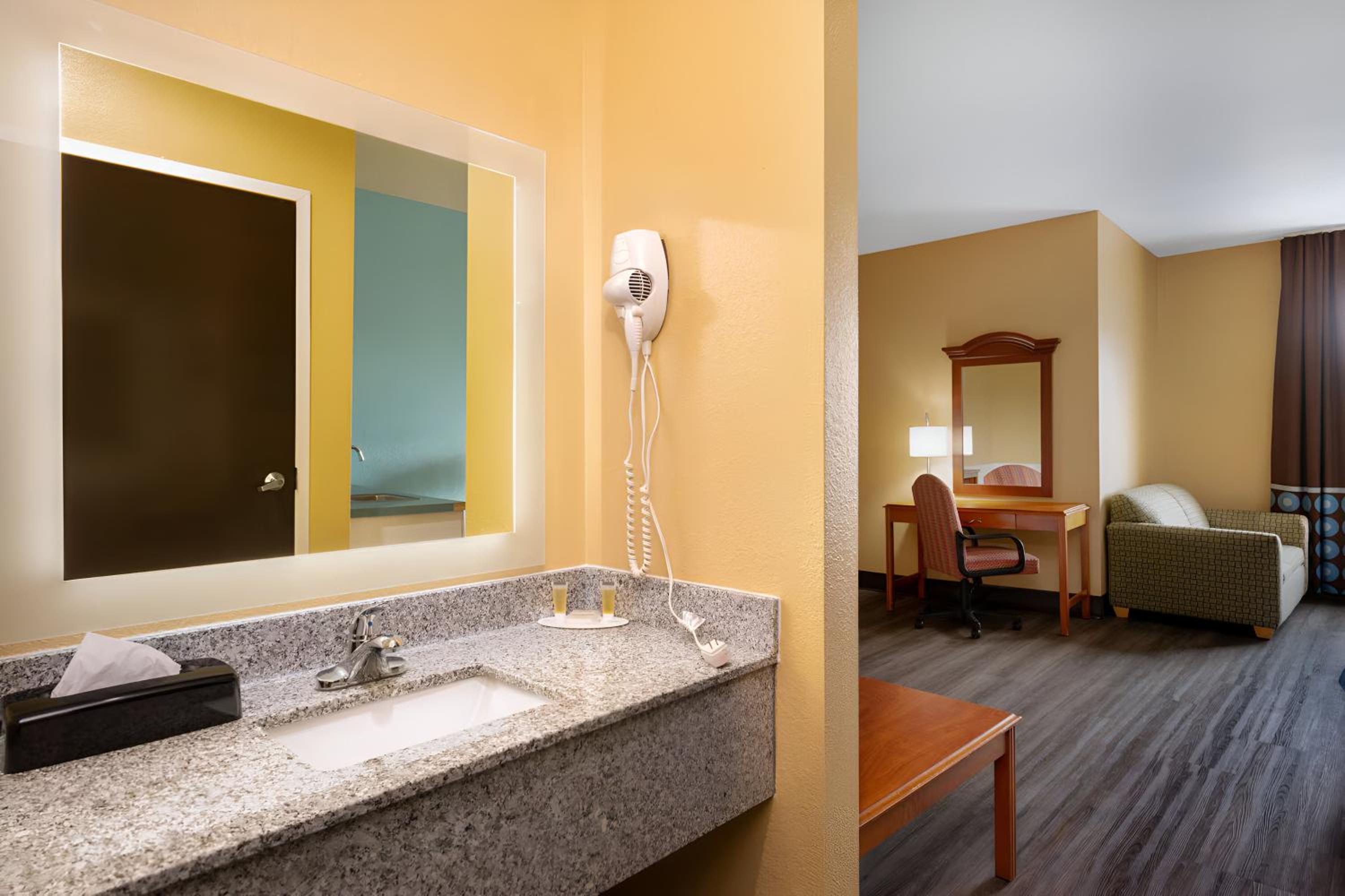 King Studio Suite - Non-Smoking - Photo 4