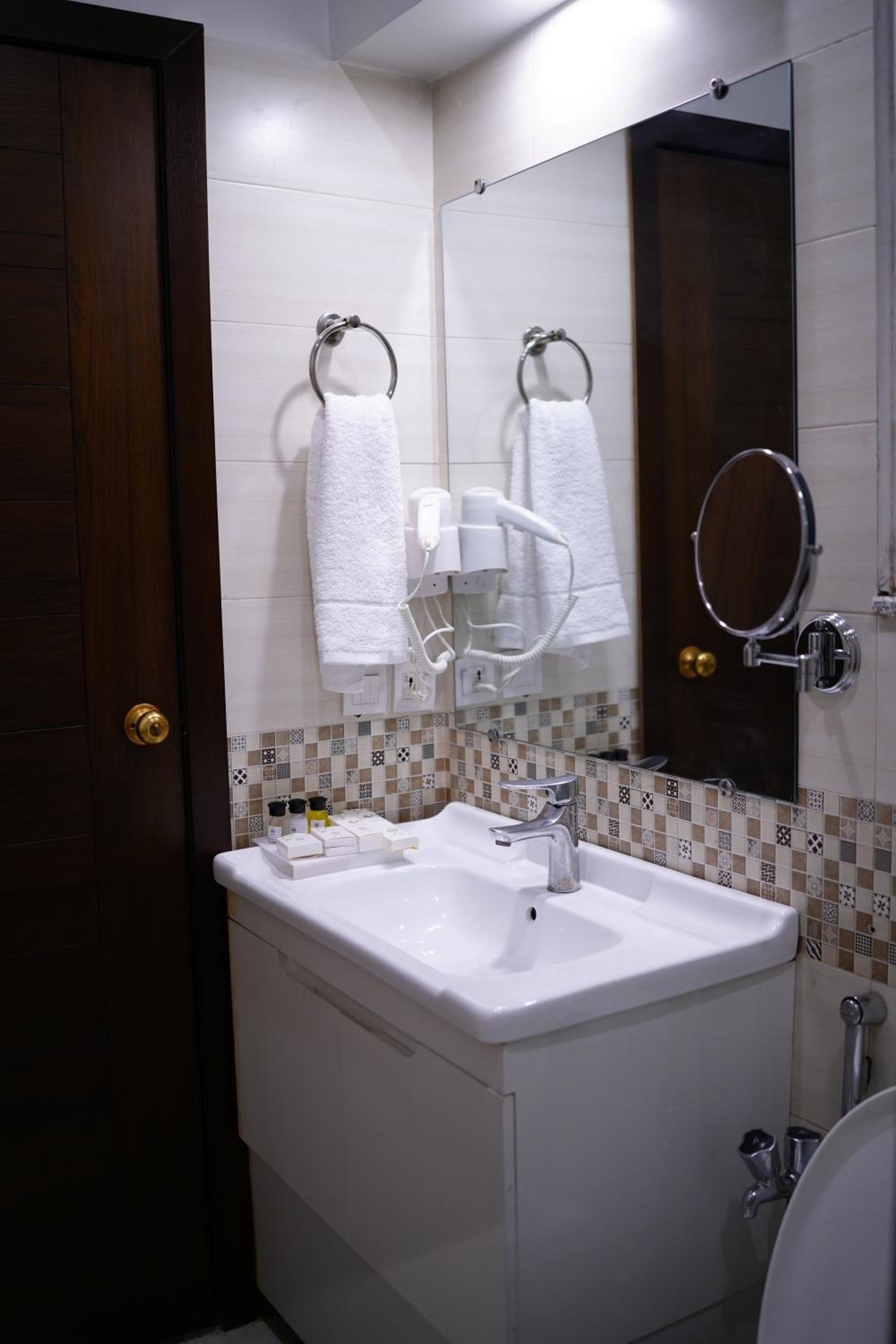 Deluxe King Room photo 3