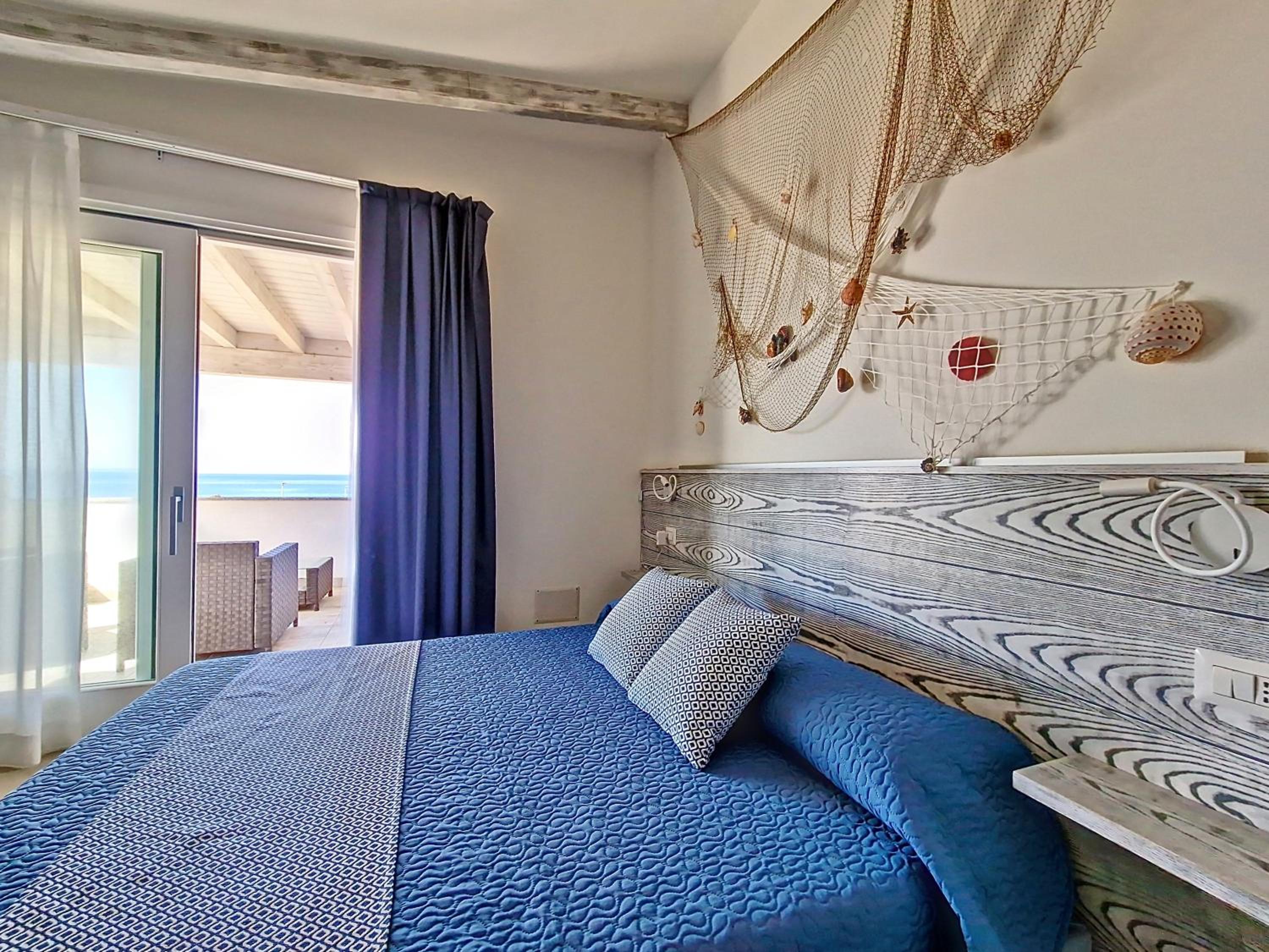 Deluxe Double Room with Sea View photo 3