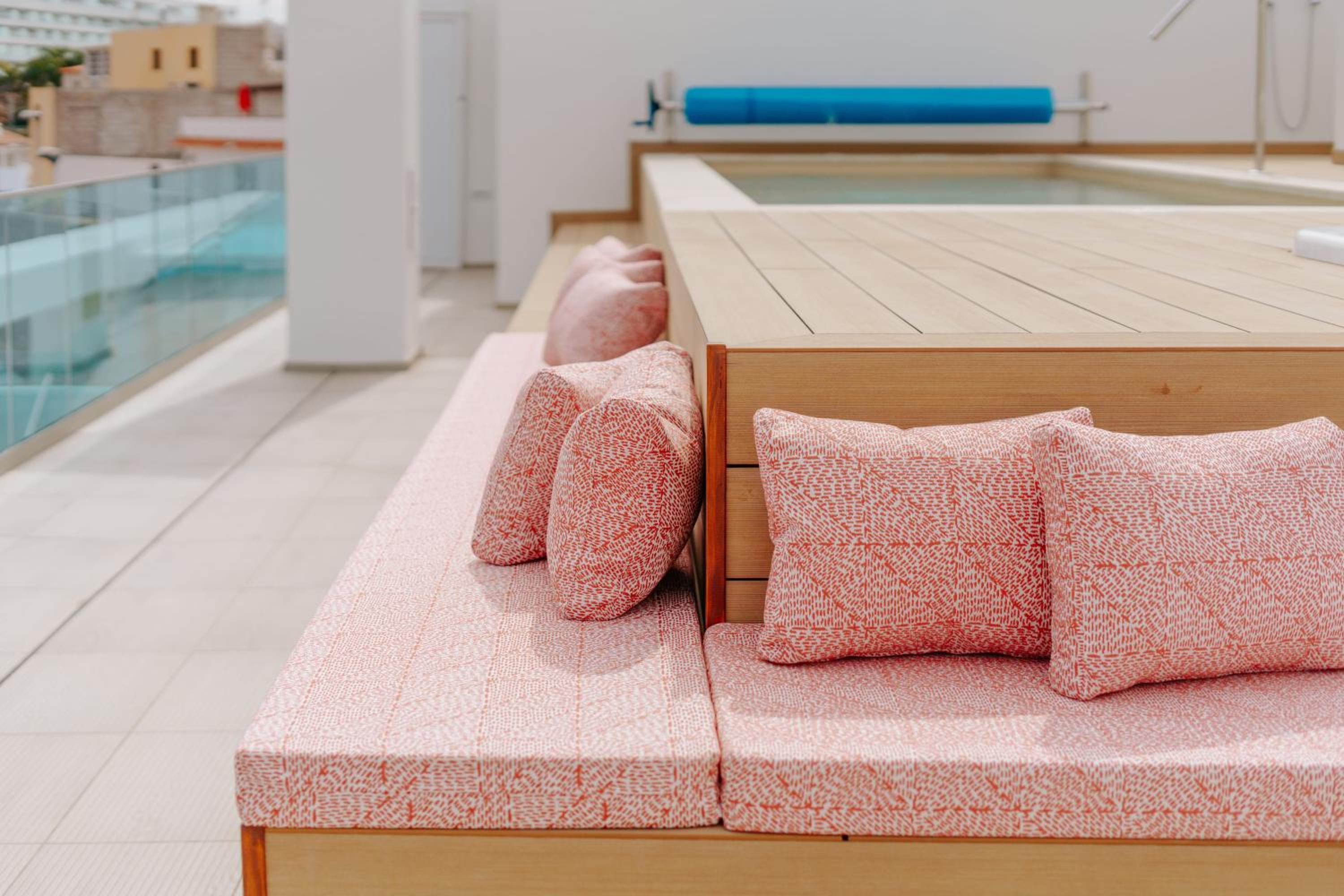 Two-Bedroom Penthouse Apartment with Private Pool, Bathtub and Mountain and Sea View photo 3