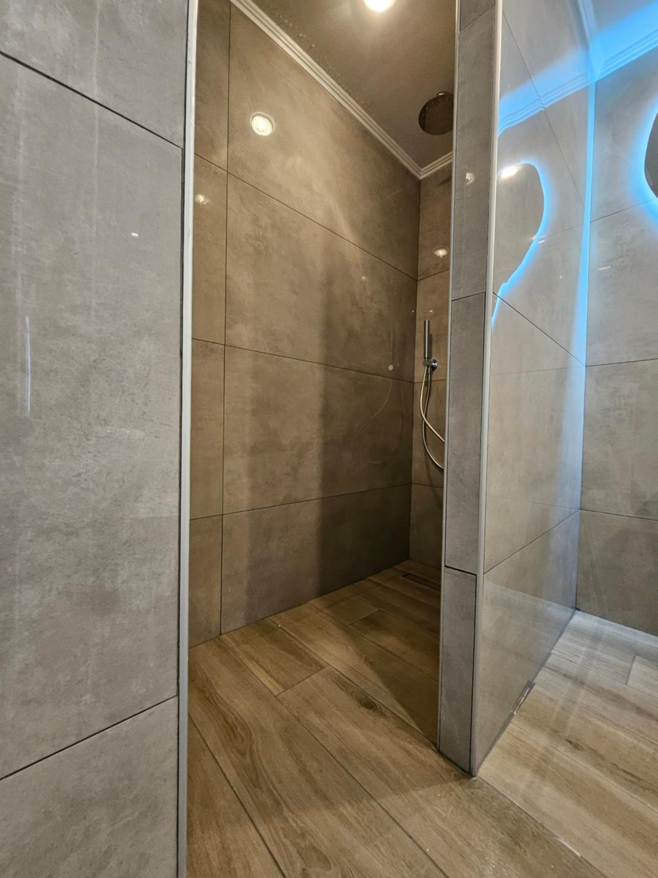 Deluxe Double Room with Shower photo 2