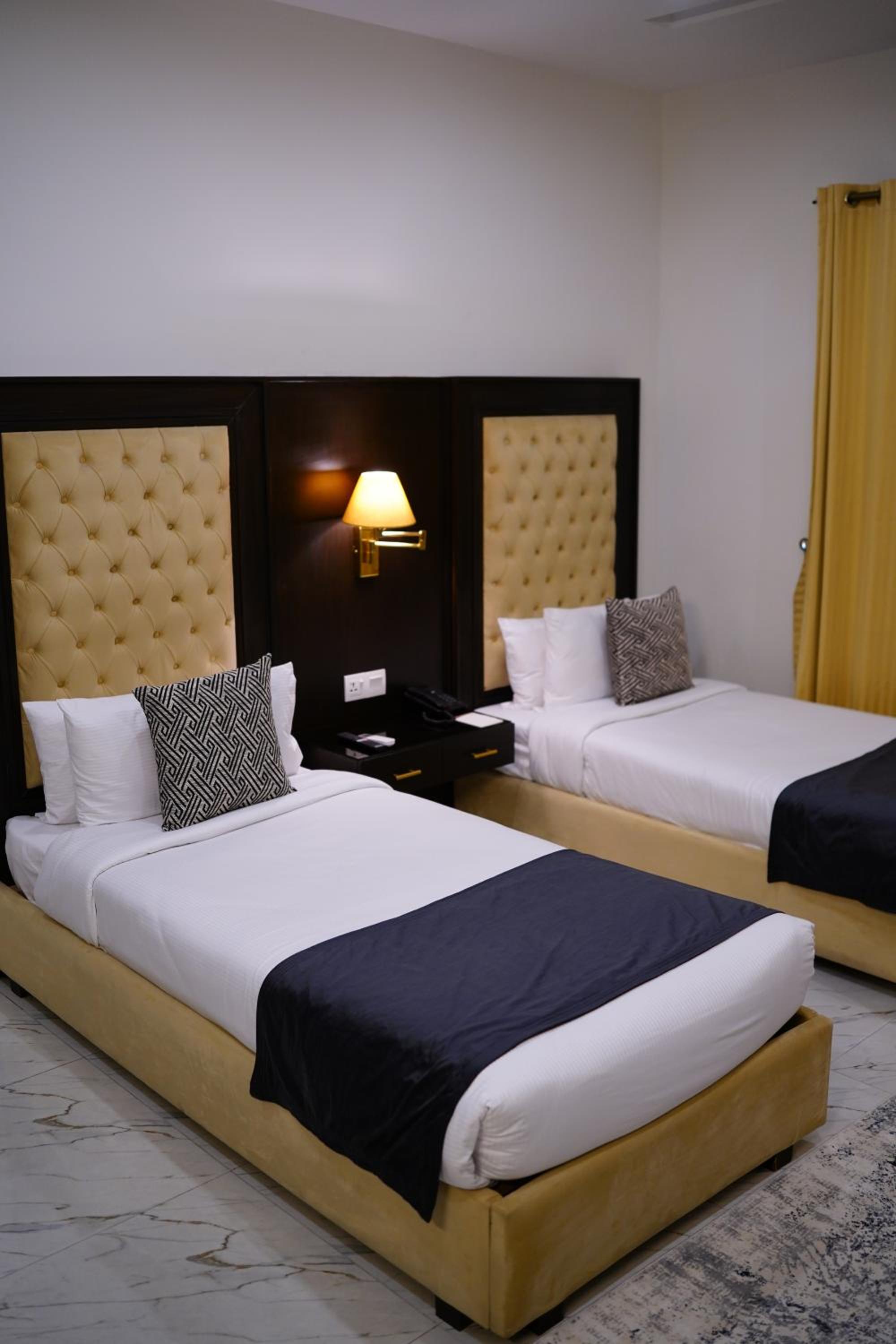 Deluxe Twin Room - Photo 2