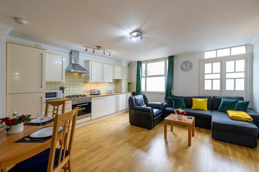 Three-Bedroom Apartment photo 2