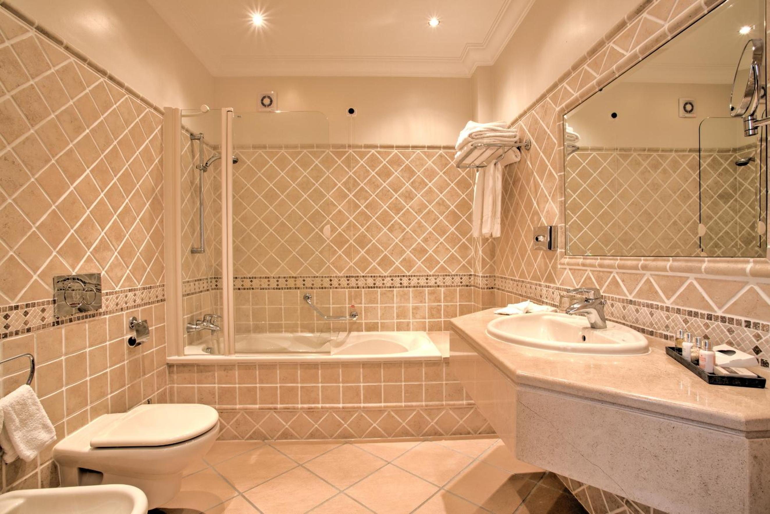Deluxe Double Room - Photo 24