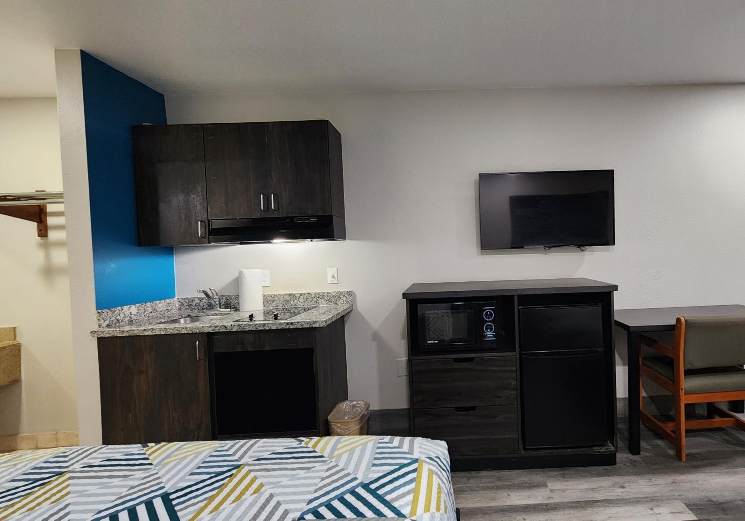 Scottish Inn & Suites