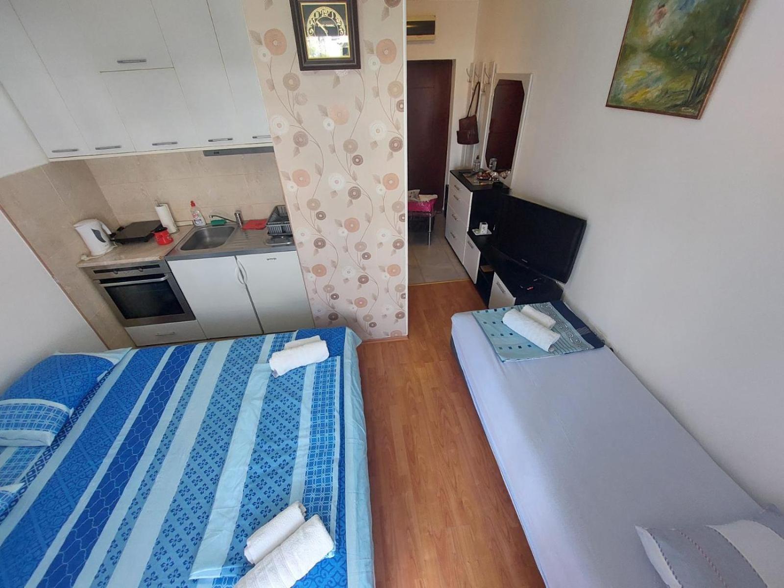 One-Bedroom Apartment photo 1